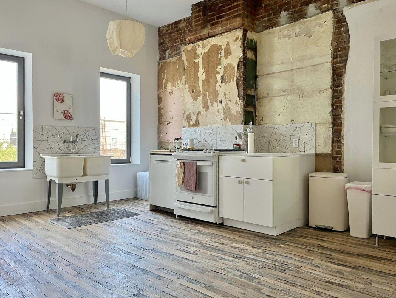 285A KINGSLAND Avenue # 2, Brooklyn, NY 11222