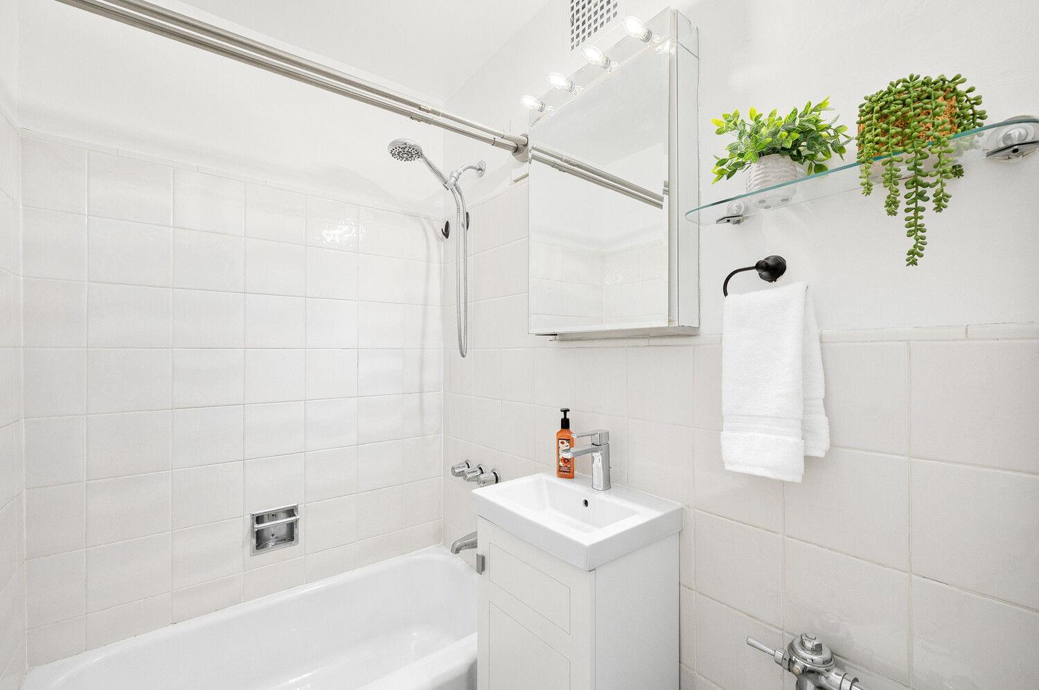 311 75TH Street # 6A, New York (Manhattan), NY 10021