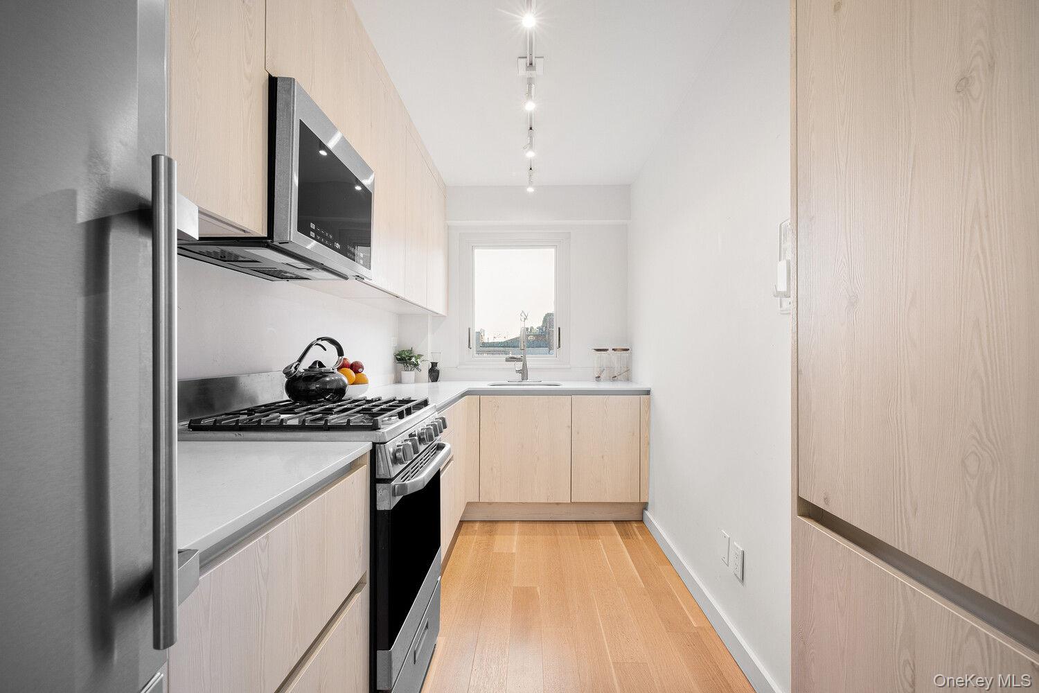 520 E 76TH Street # 4H, New York (Manhattan), NY 10021