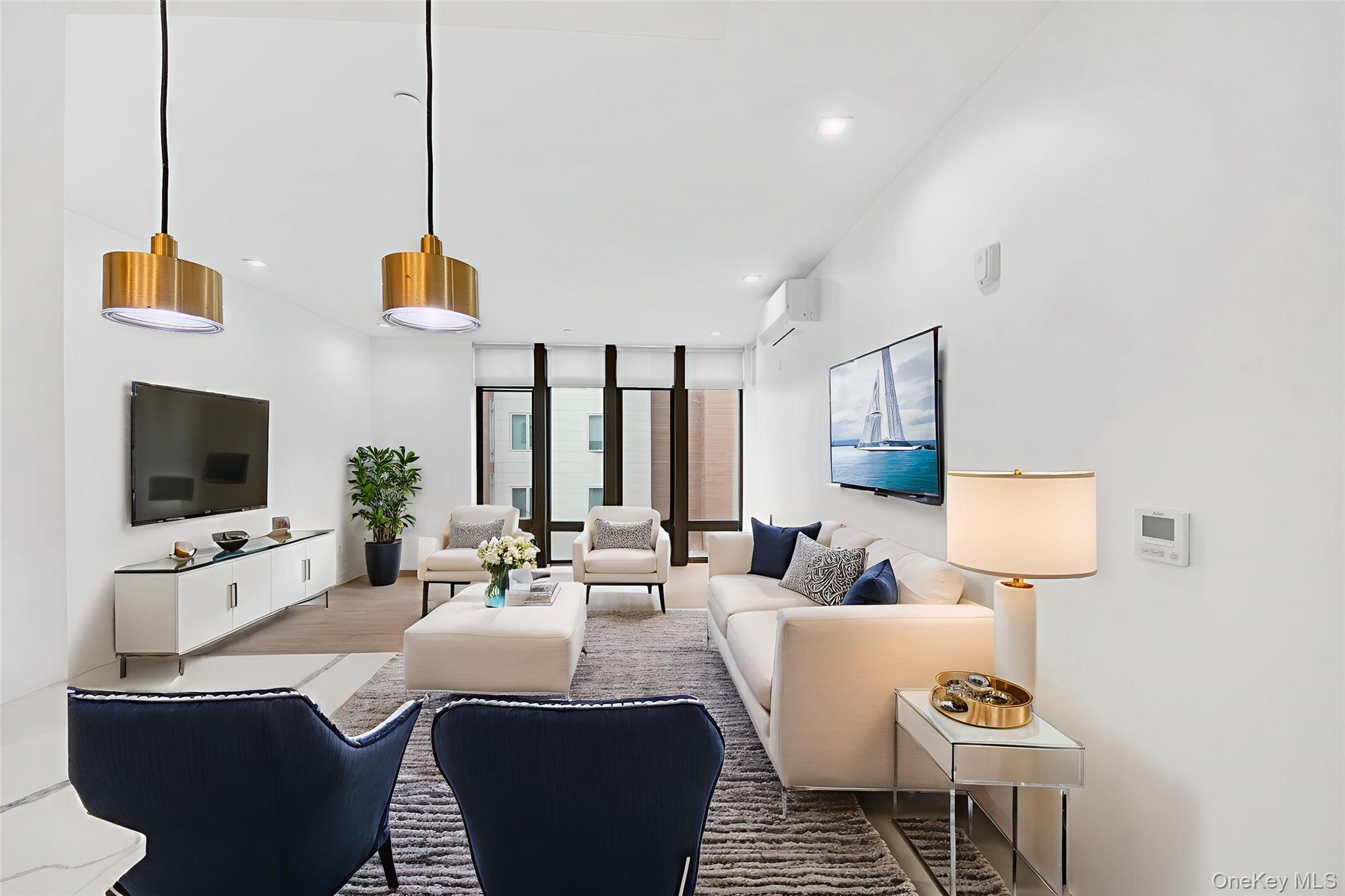 525 NORTH MACQUESTEN PARKWAY, Fleetwood, NY 10552