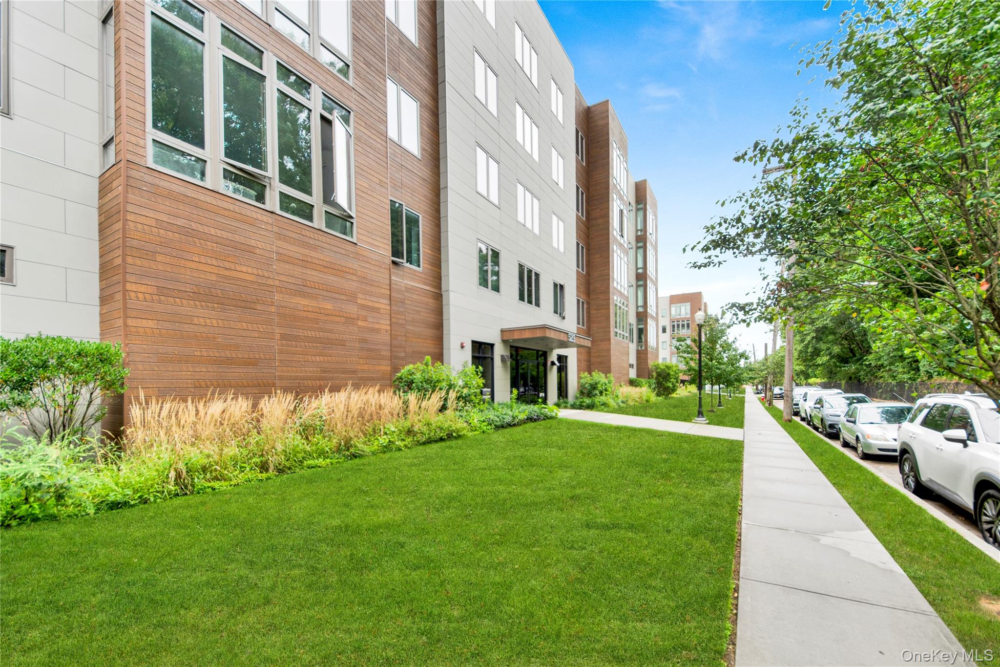 525 NORTH MACQUESTEN PARKWAY, Fleetwood, NY 10552