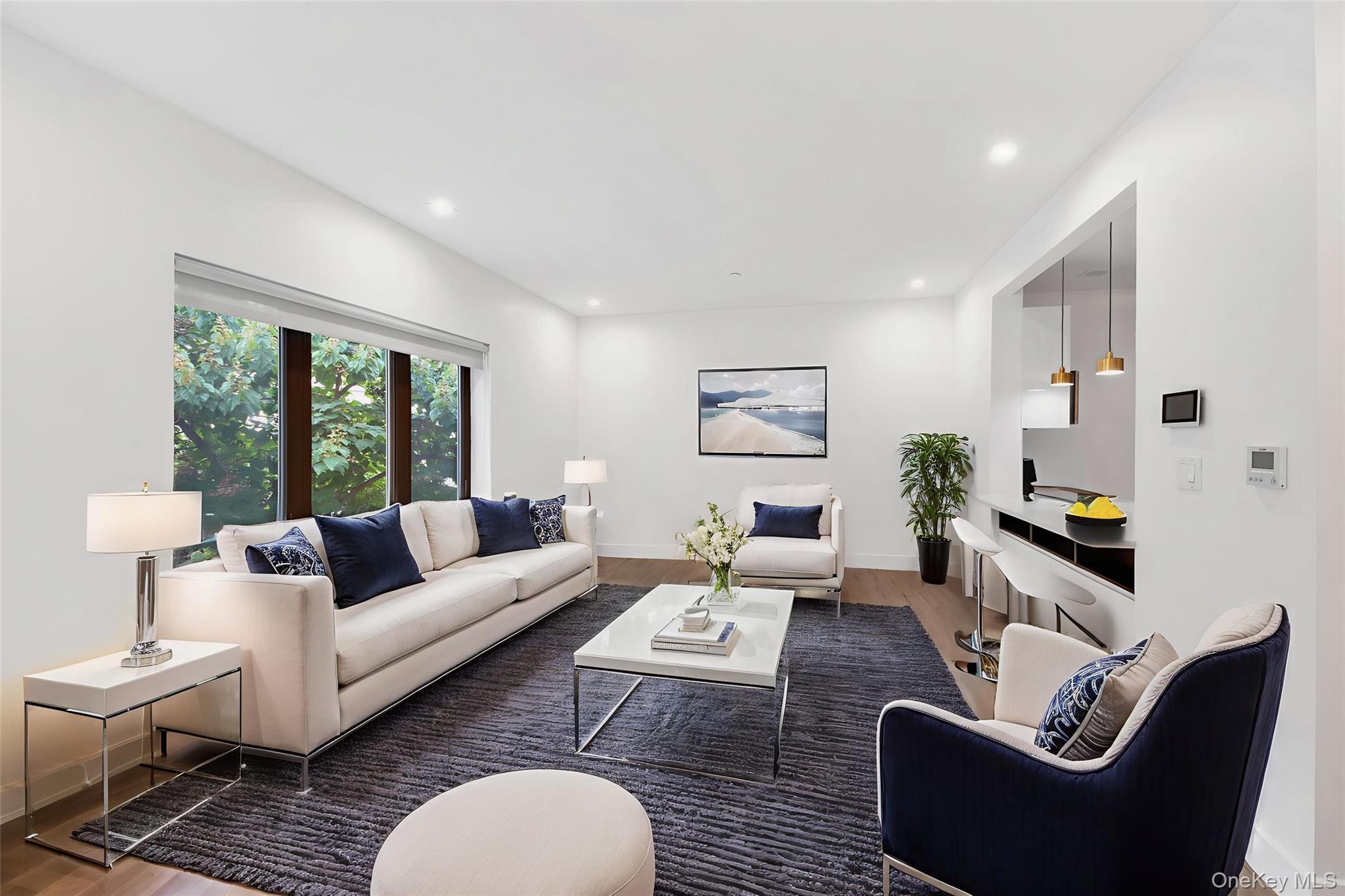 525 NORTH MACQUESTEN PARKWAY, Fleetwood, NY 10552