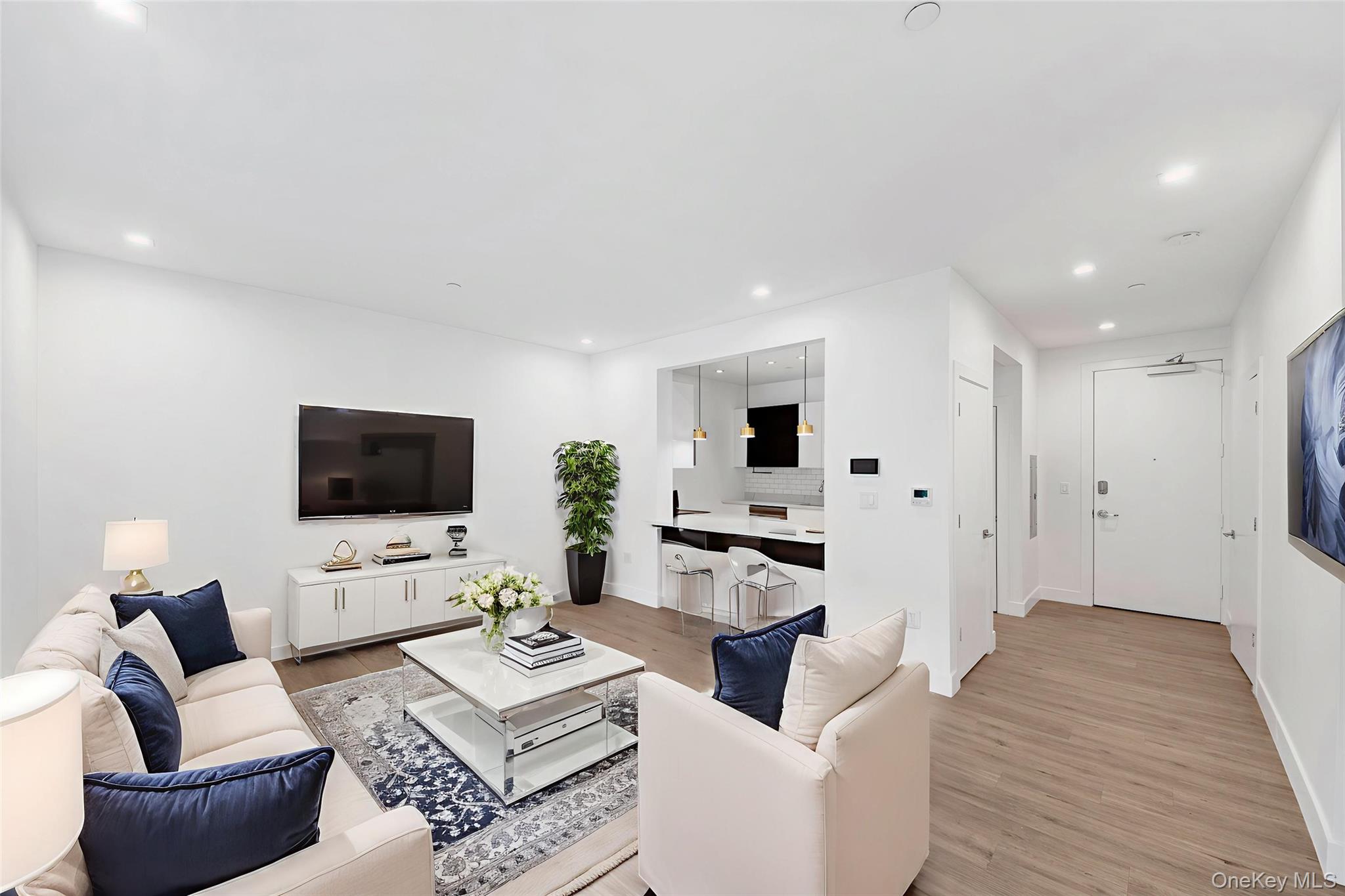 525 NORTH MACQUESTEN PARKWAY, Fleetwood, NY 10552