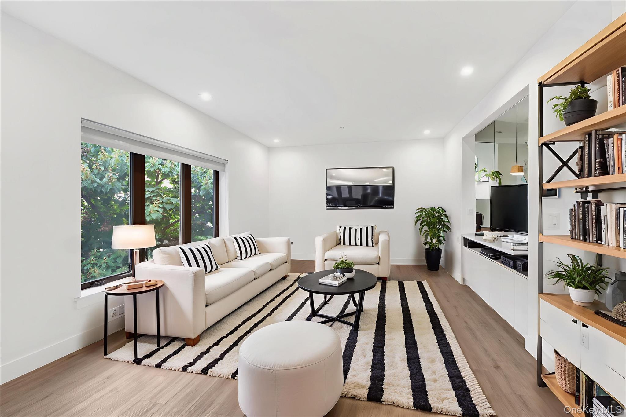 525 NORTH MACQUESTEN PARKWAY, Fleetwood, NY 10552