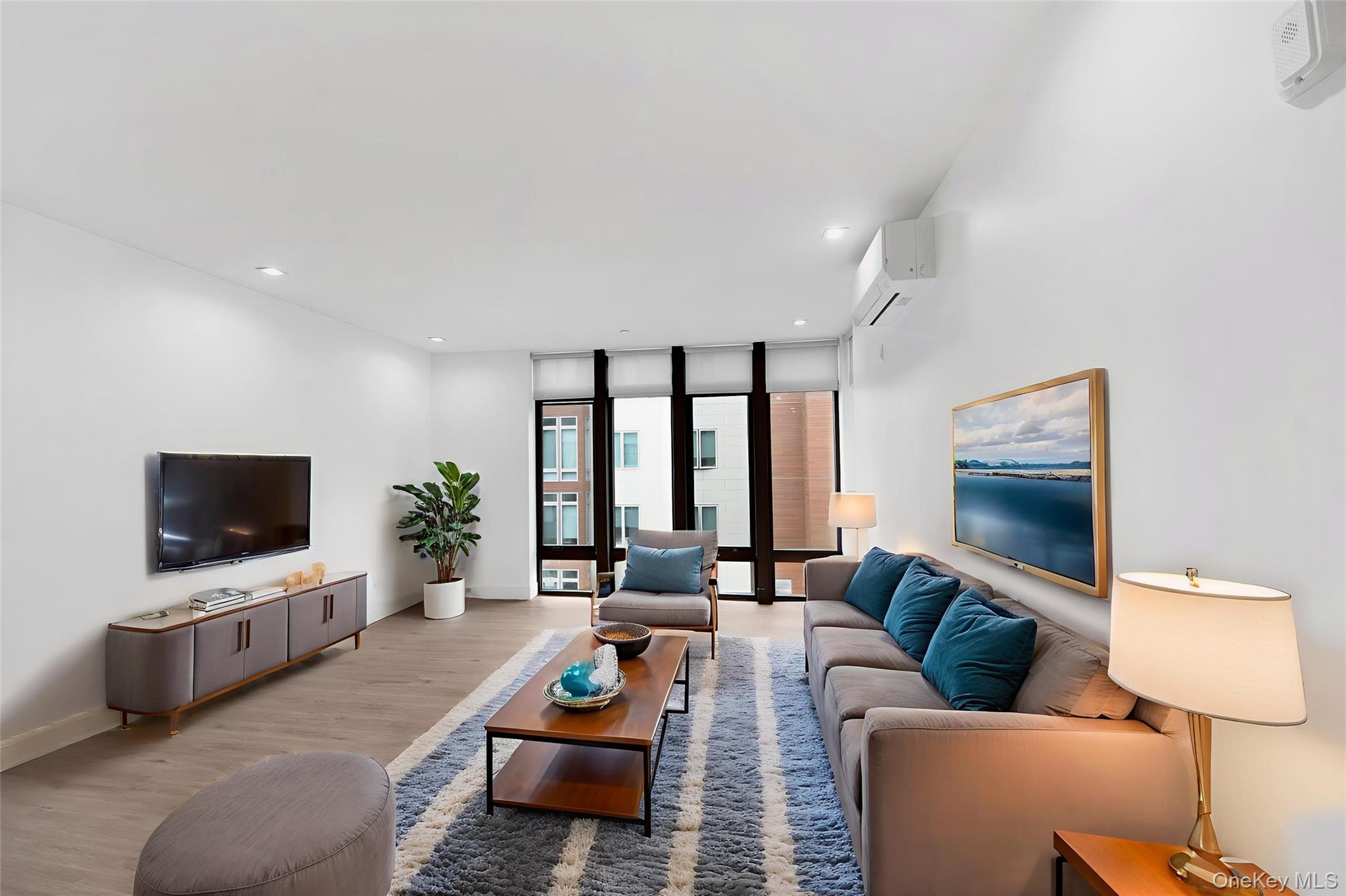 525 NORTH MACQUESTEN PARKWAY, Fleetwood, NY 10552