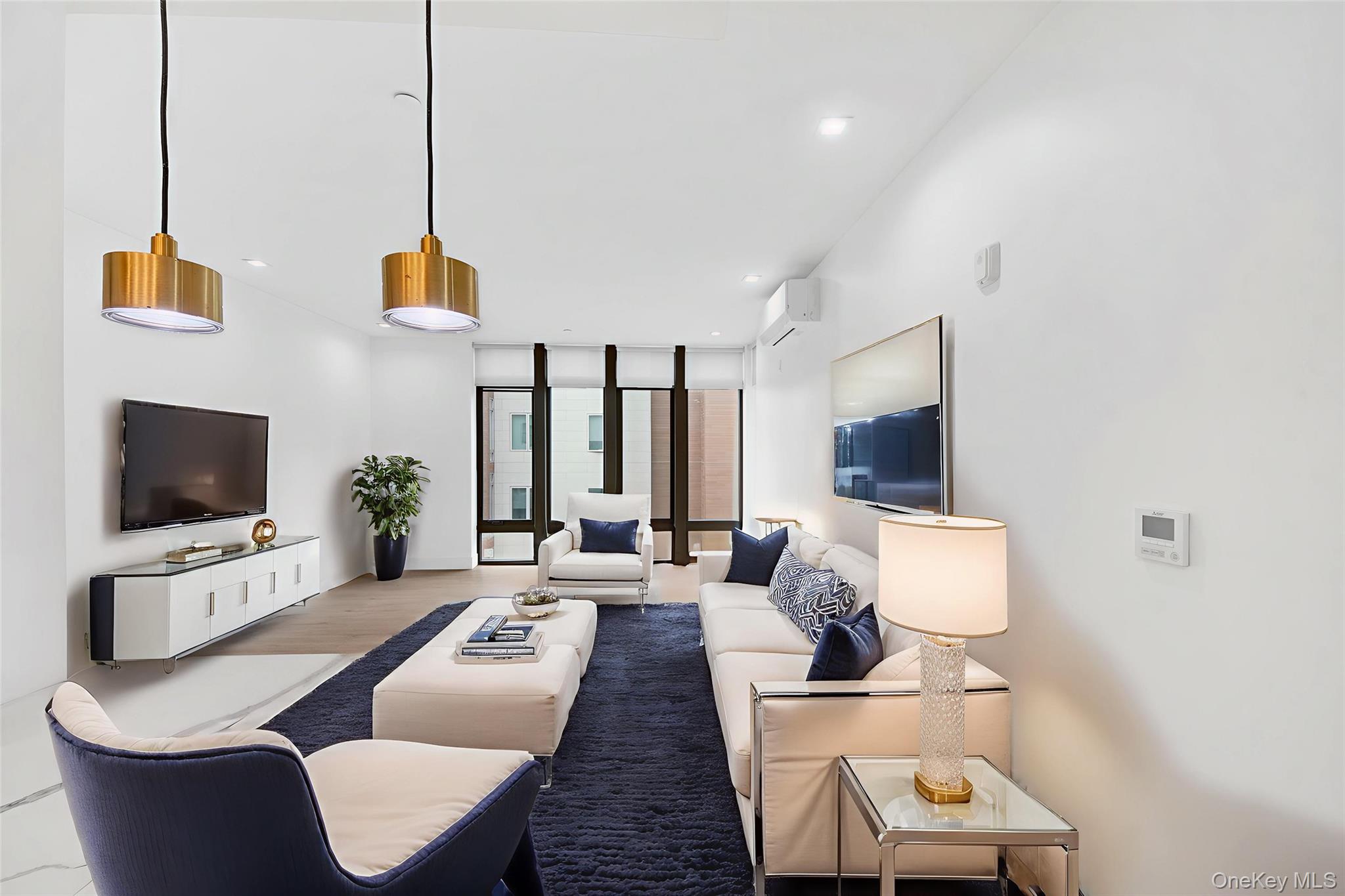 525 NORTH MACQUESTEN PARKWAY, Fleetwood, NY 10552