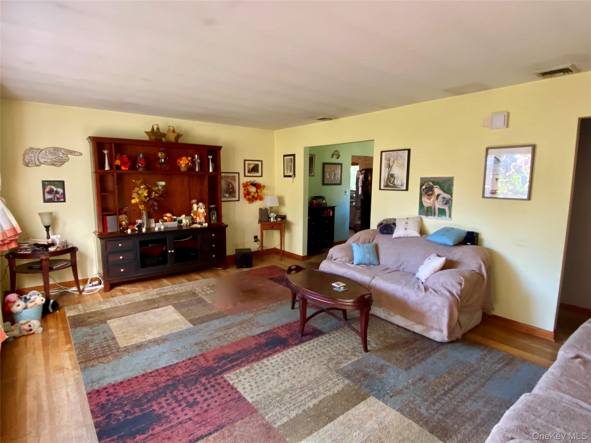 65 Oak Avenue, Huntington Station, NY 11746