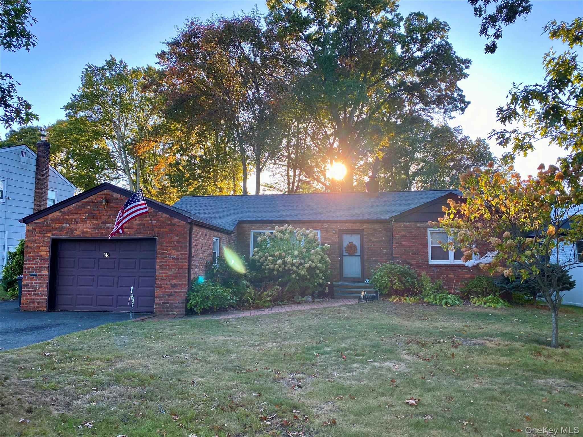 65 Oak Avenue, Huntington Station, NY 11746