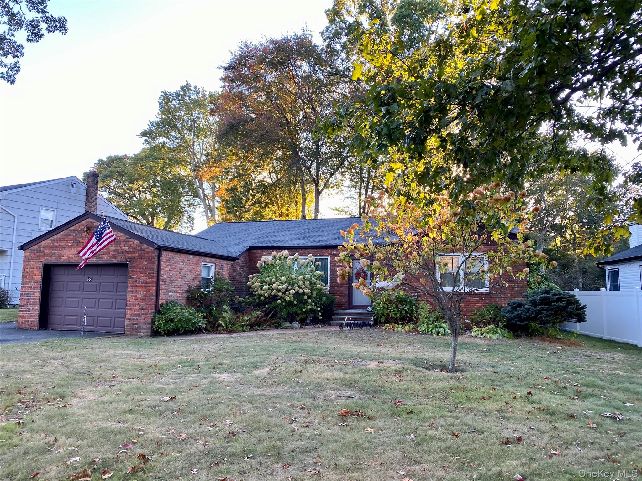 65 Oak Avenue, Huntington Station, NY 11746