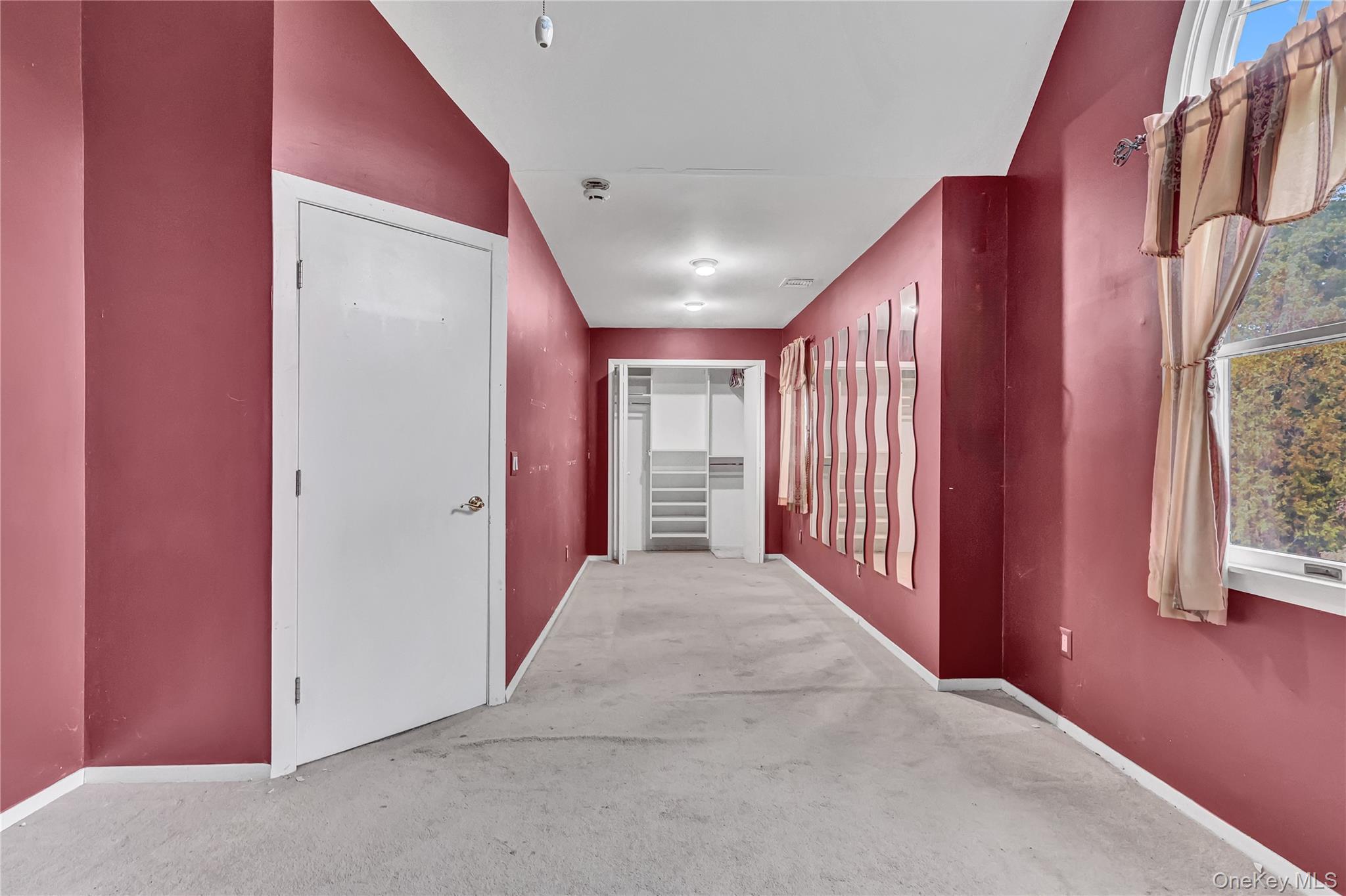 1 Oakleaf Court, Huntington, NY 11743