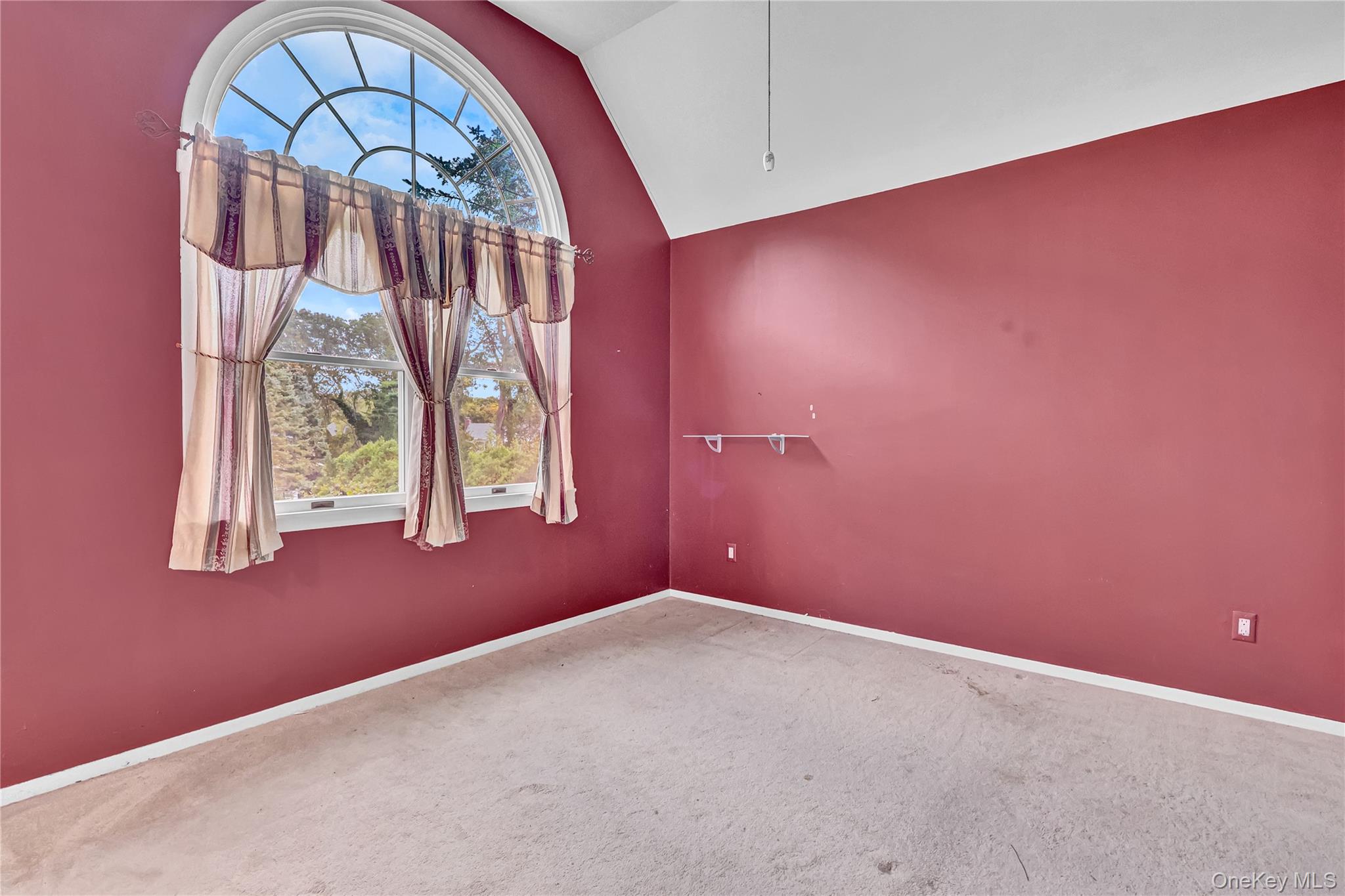 1 Oakleaf Court, Huntington, NY 11743