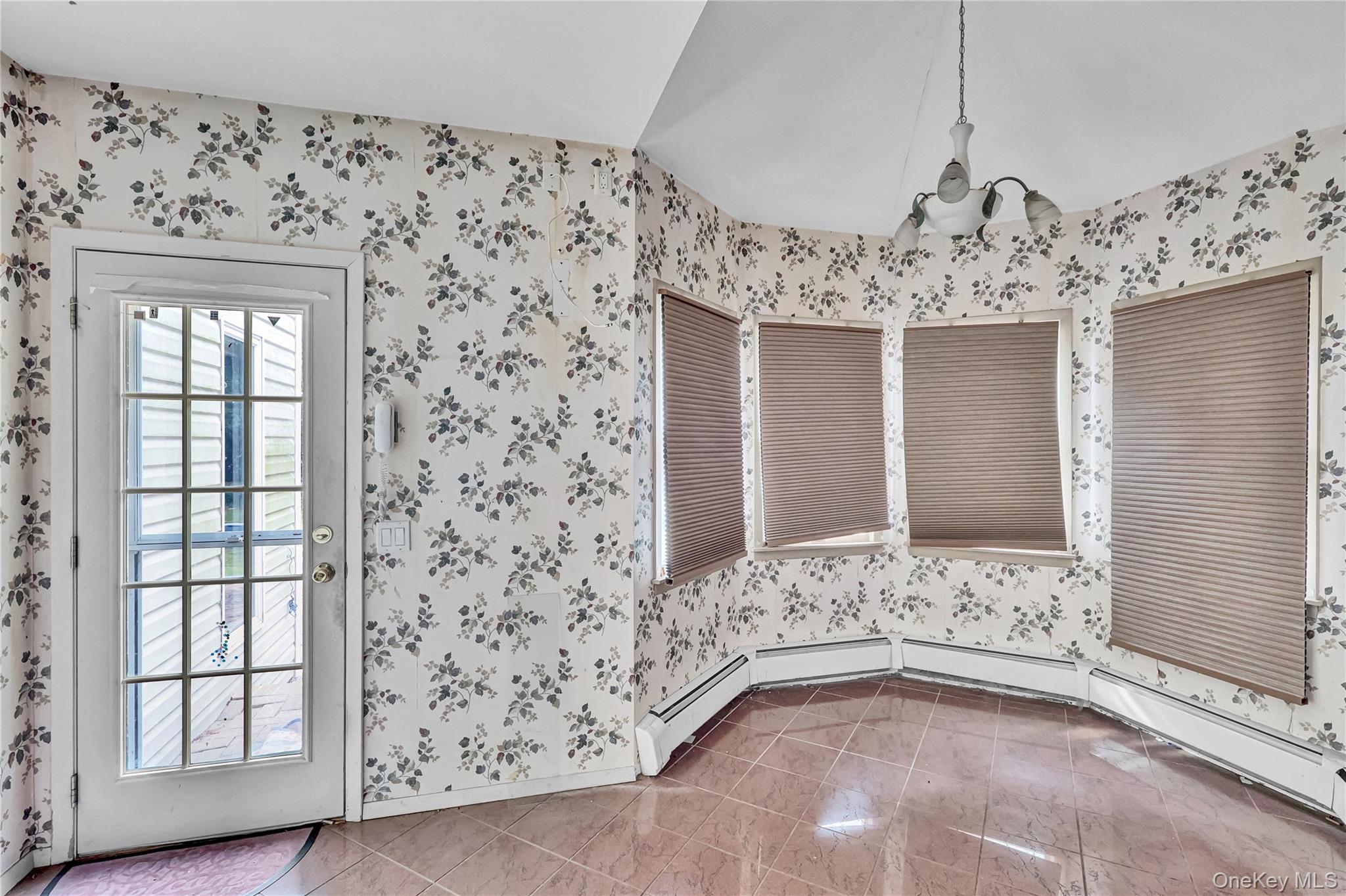 1 Oakleaf Court, Huntington, NY 11743