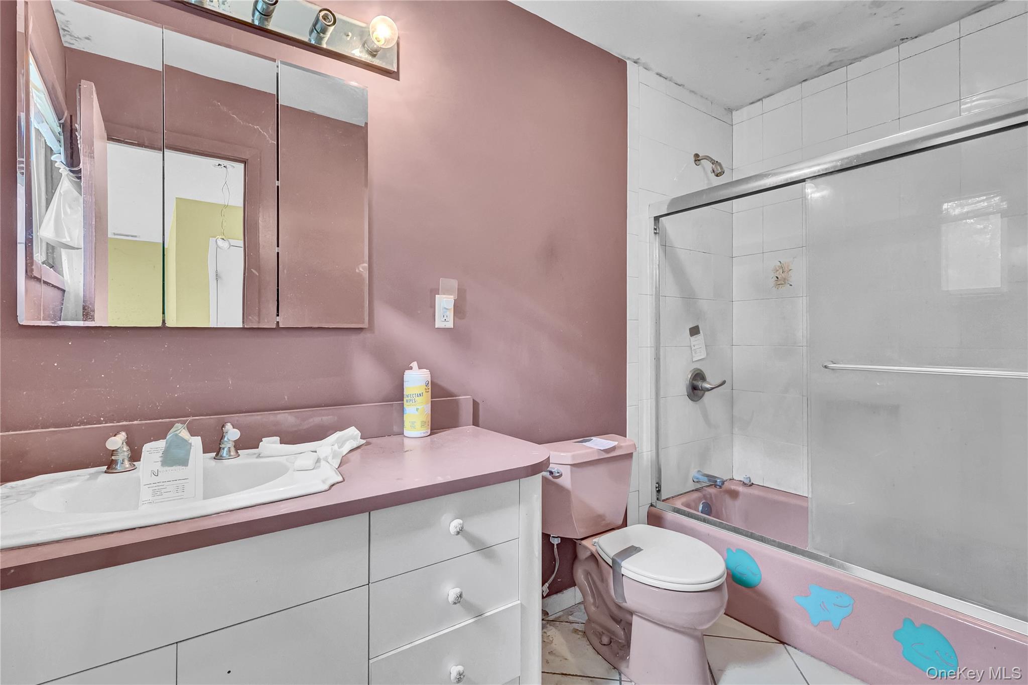 1 Oakleaf Court, Huntington, NY 11743