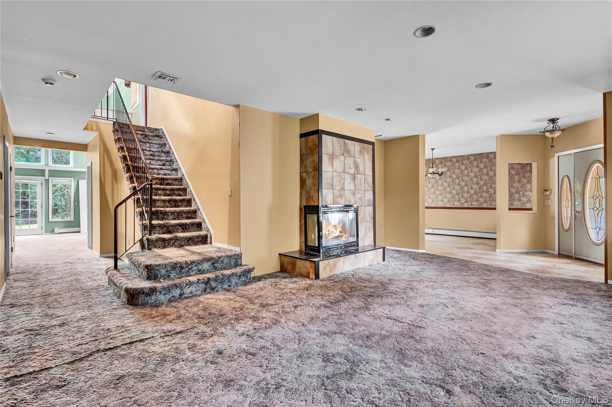 1 Oakleaf Court, Huntington, NY 11743