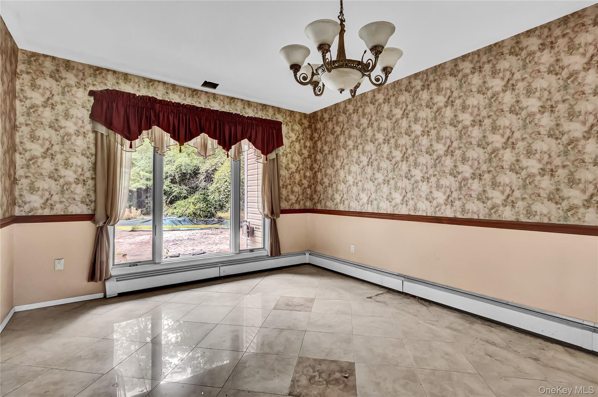 1 Oakleaf Court, Huntington, NY 11743