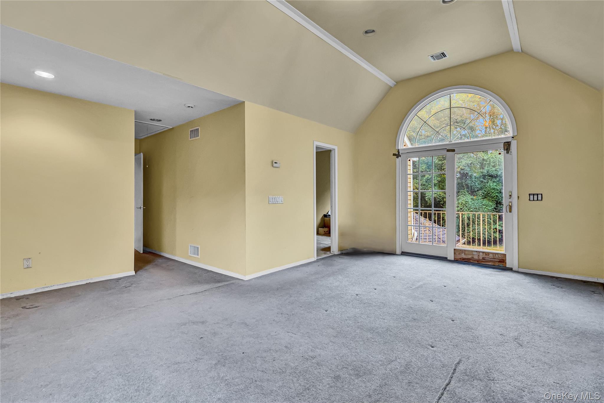 1 Oakleaf Court, Huntington, NY 11743