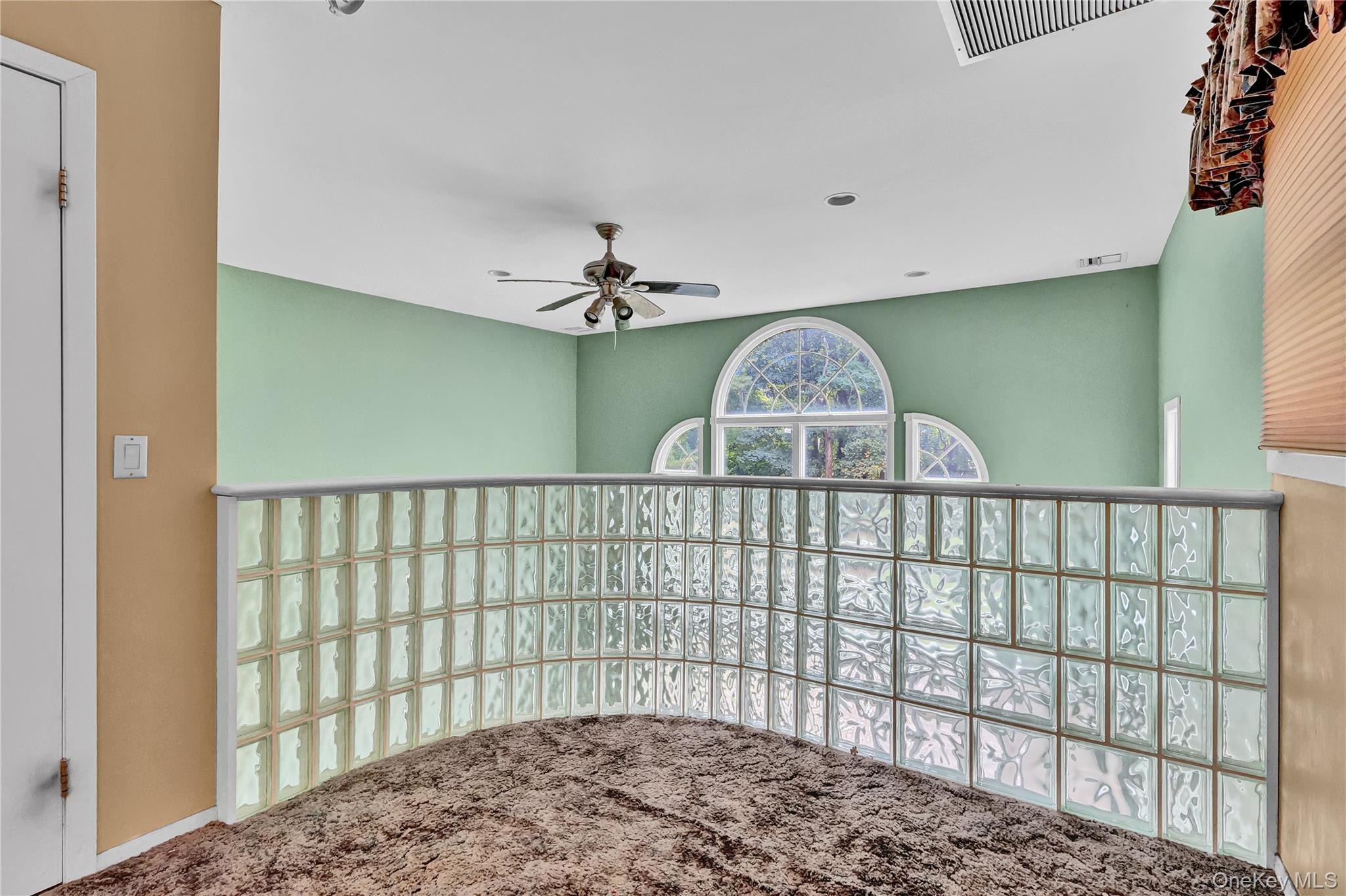 1 Oakleaf Court, Huntington, NY 11743