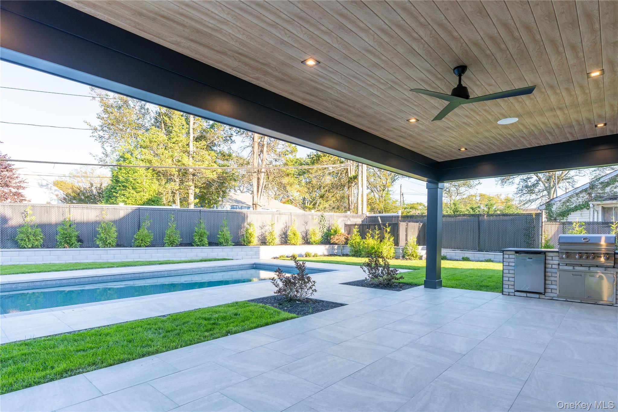 487 Davie Street, Westbury, NY 11590