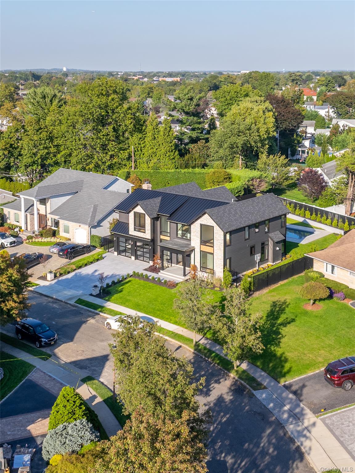 487 Davie Street, Westbury, NY 11590