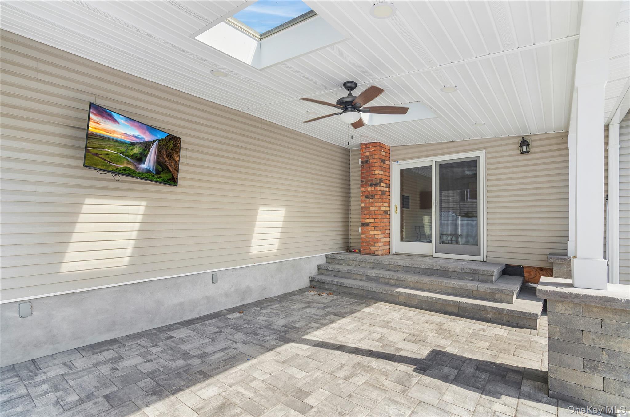 122 Dougherty Avenue, Holbrook, NY 11741