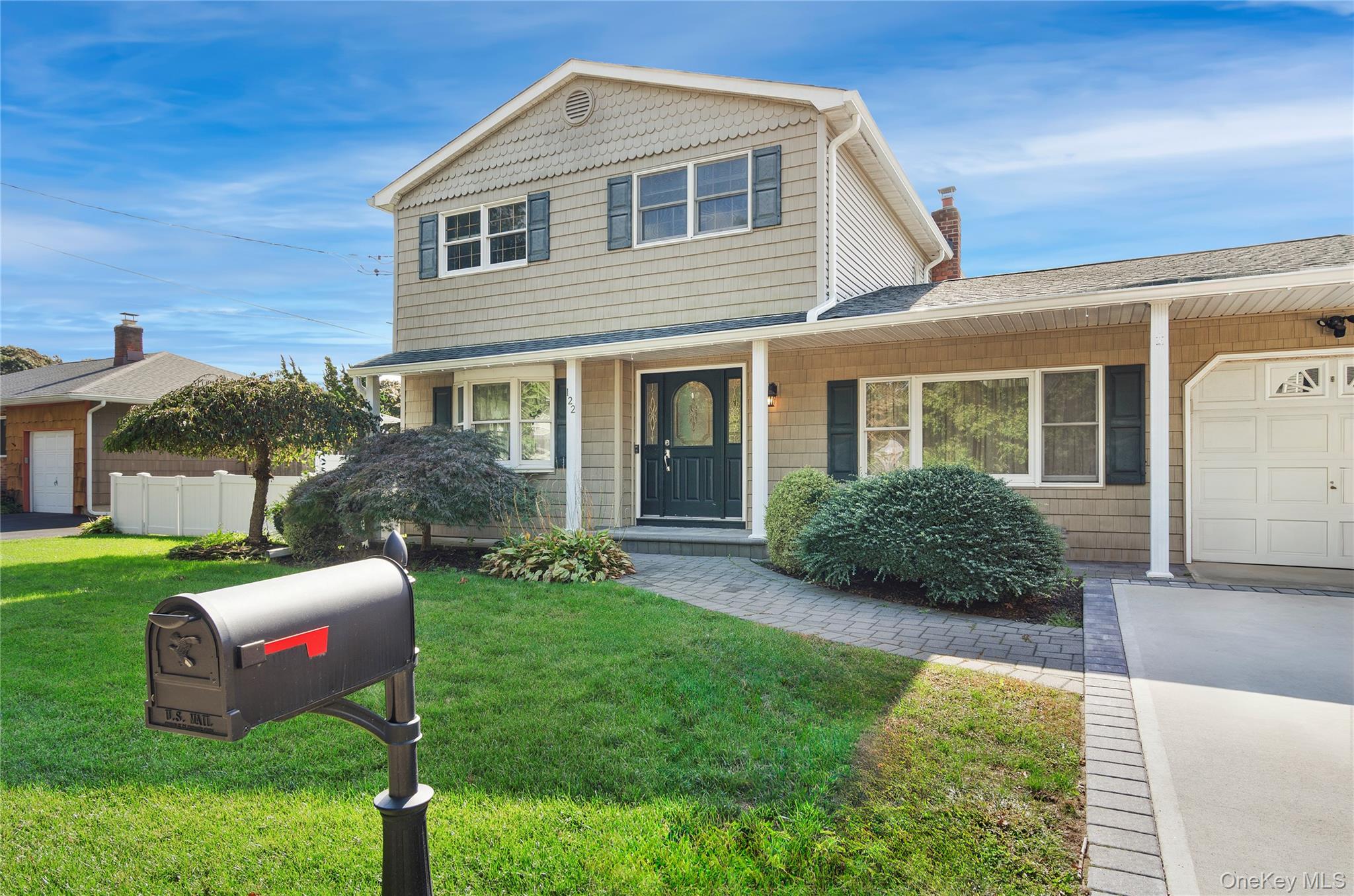 122 Dougherty Avenue, Holbrook, NY 11741