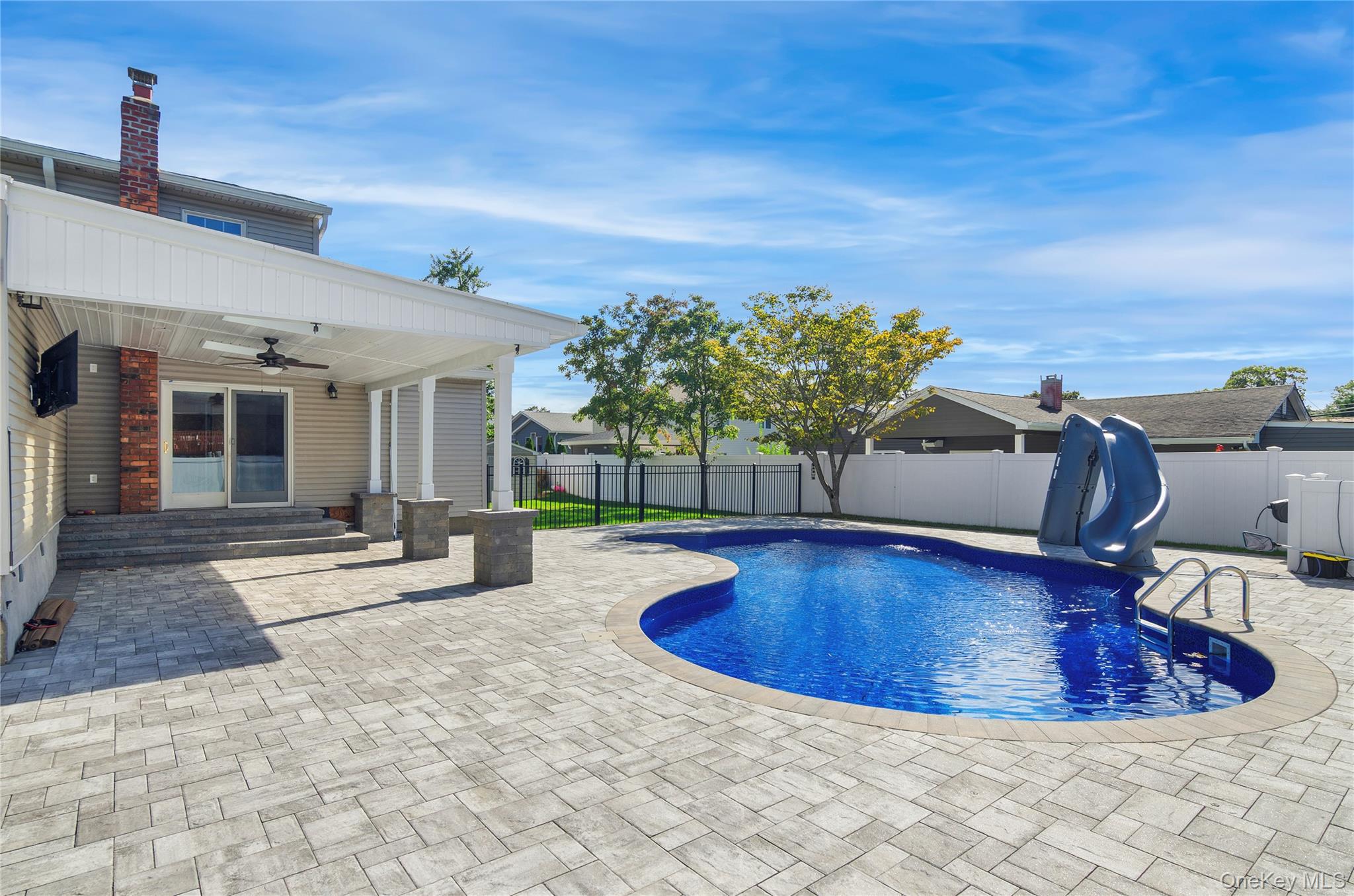 122 Dougherty Avenue, Holbrook, NY 11741