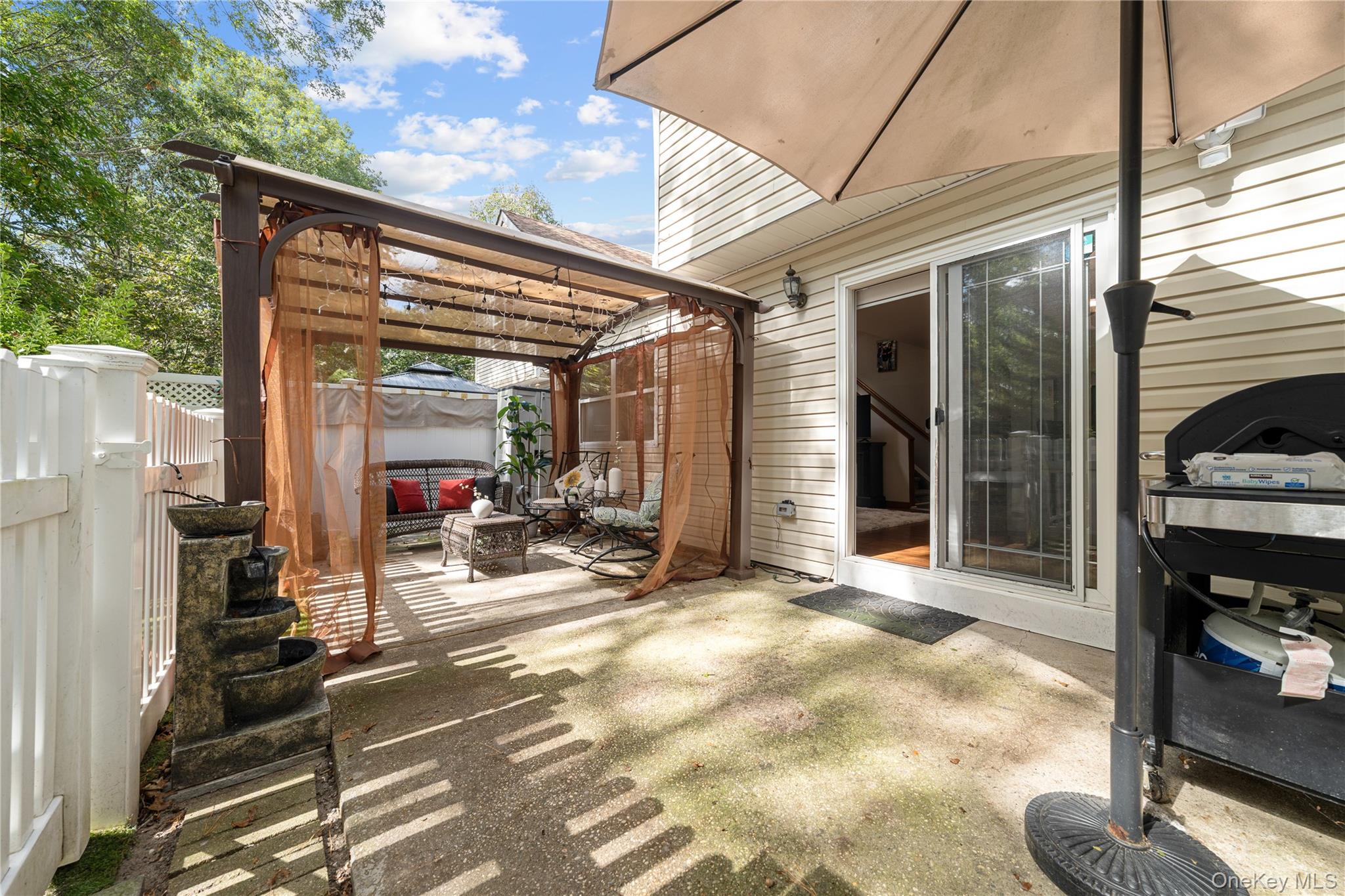 18 Lindsey Court, Holtsville, NY 11742