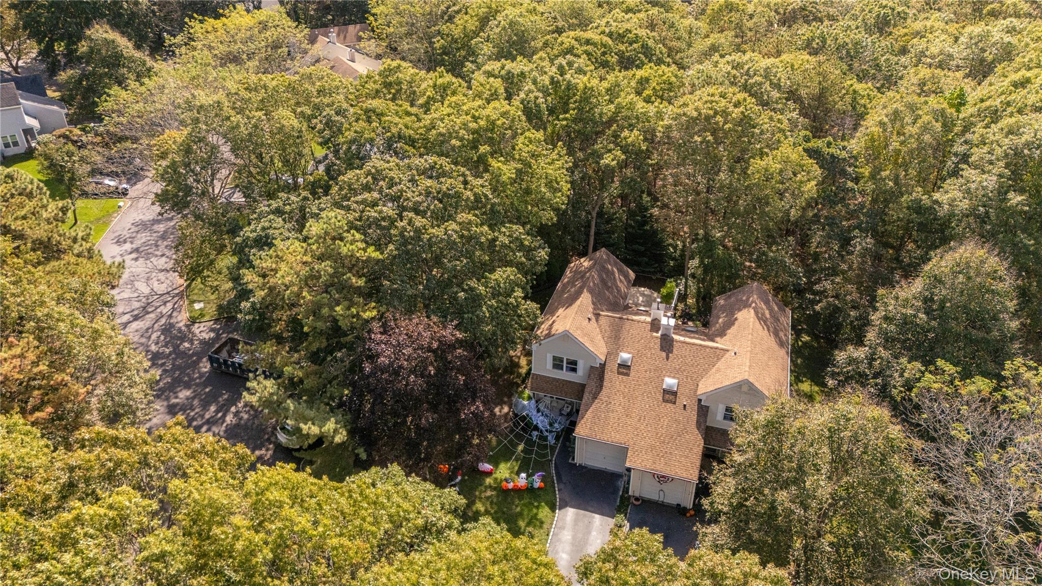 18 Lindsey Court, Holtsville, NY 11742