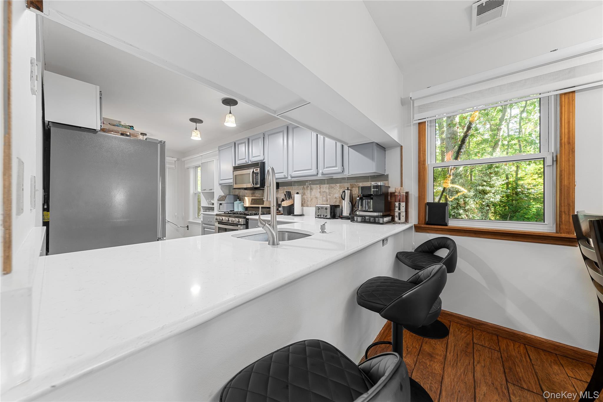 18 Lindsey Court, Holtsville, NY 11742