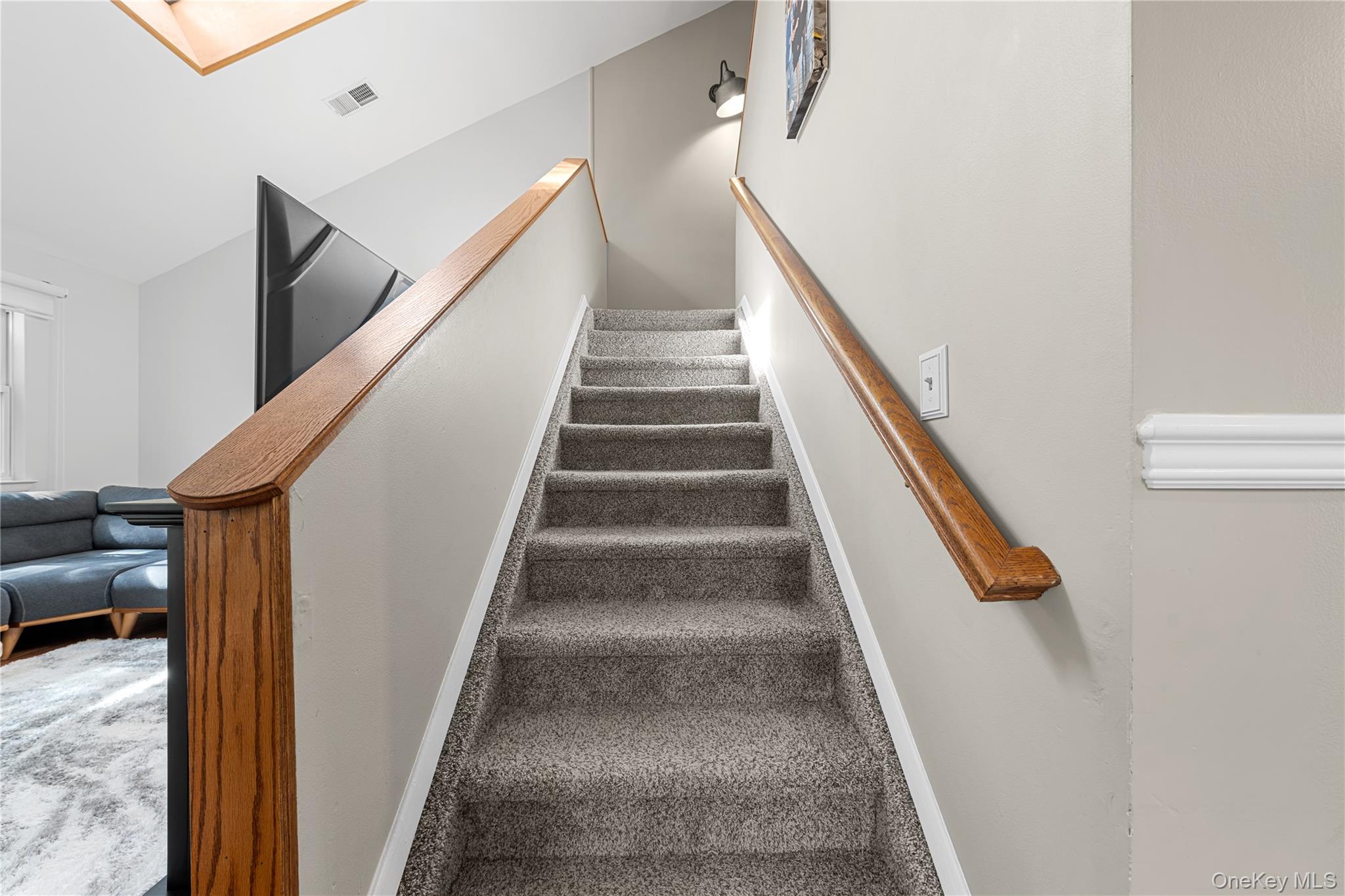 18 Lindsey Court, Holtsville, NY 11742