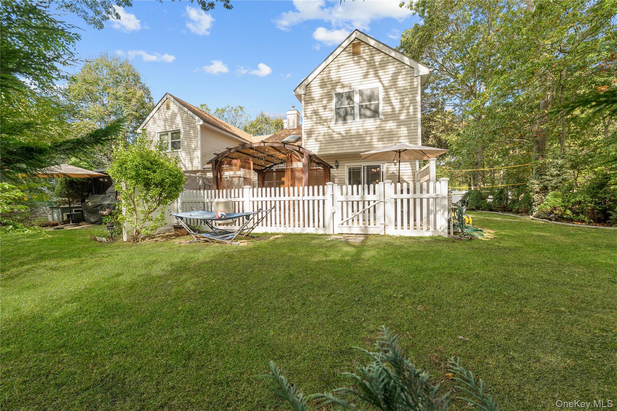 18 Lindsey Court, Holtsville, NY 11742