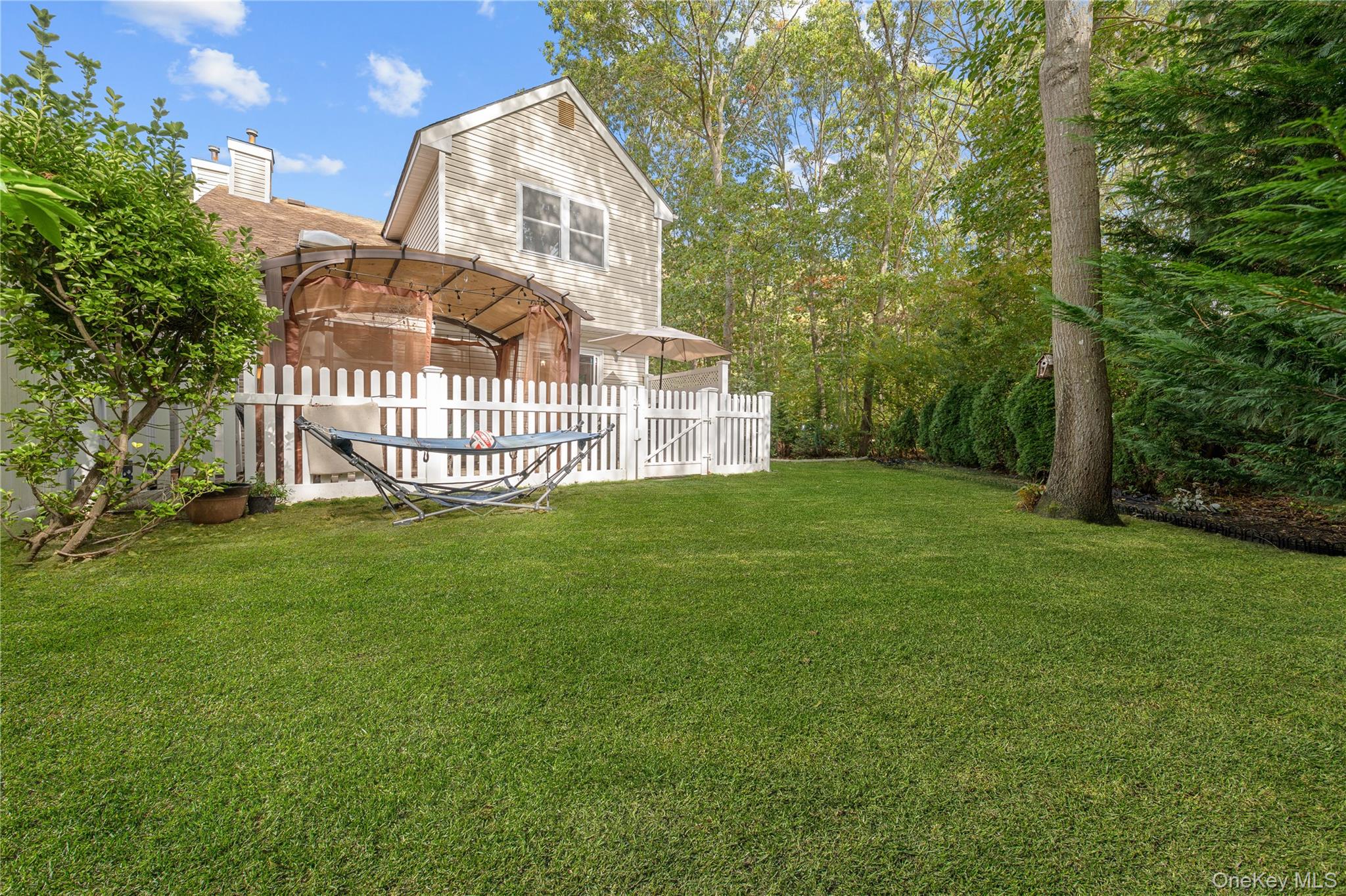 18 Lindsey Court, Holtsville, NY 11742