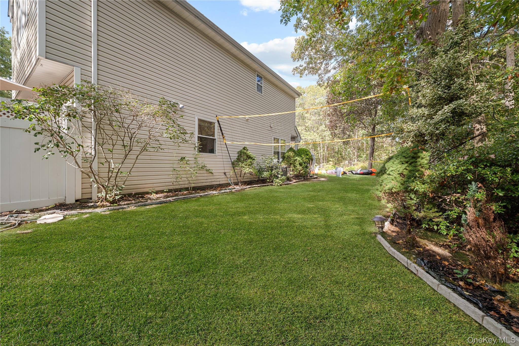 18 Lindsey Court, Holtsville, NY 11742