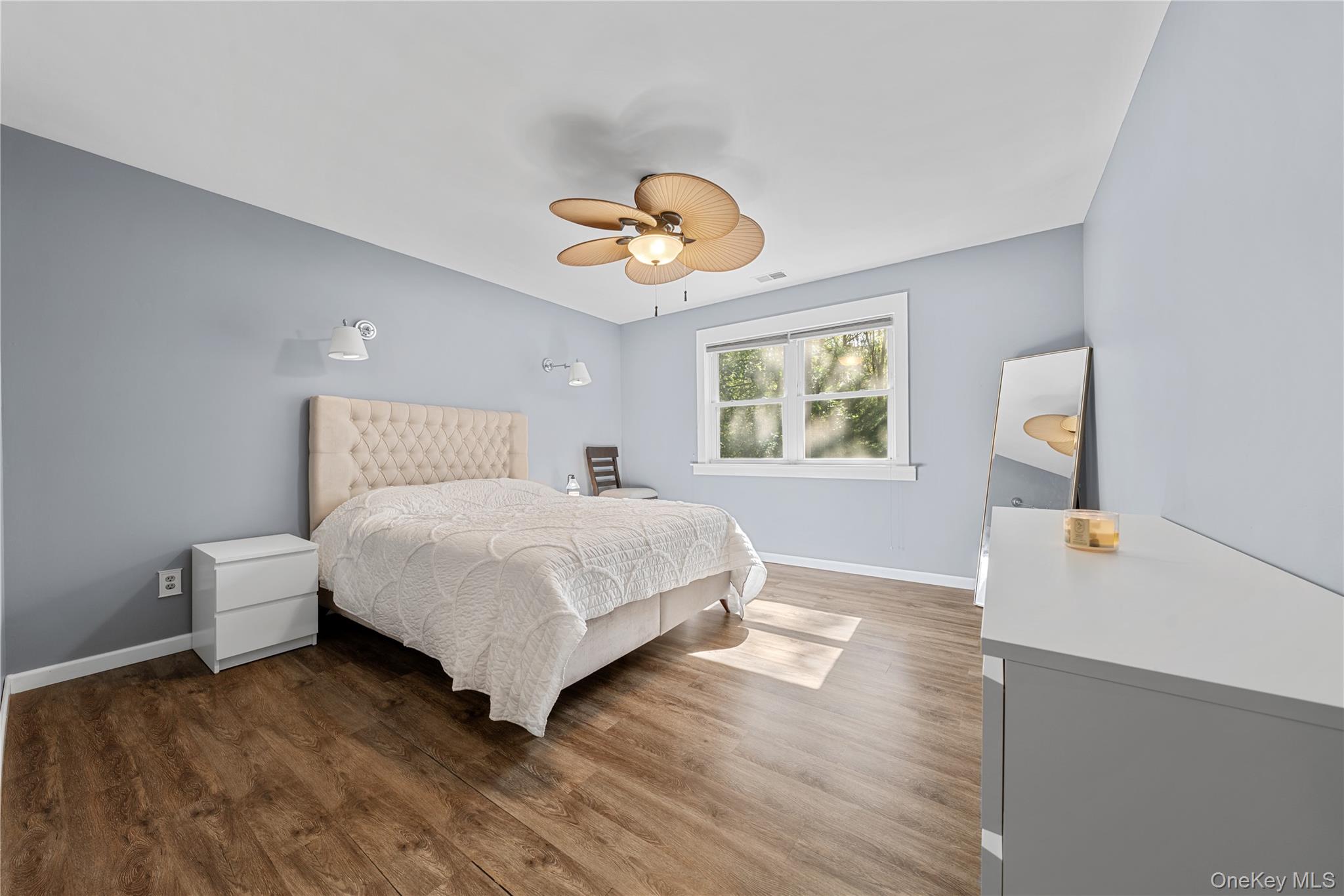 18 Lindsey Court, Holtsville, NY 11742