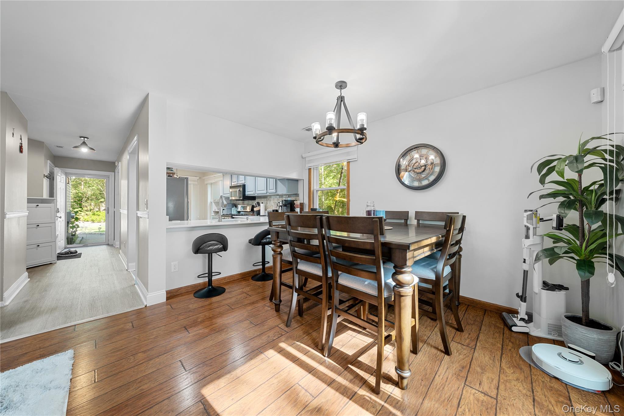 18 Lindsey Court, Holtsville, NY 11742