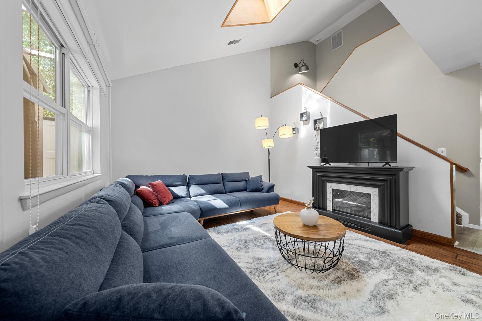 18 Lindsey Court, Holtsville, NY 11742