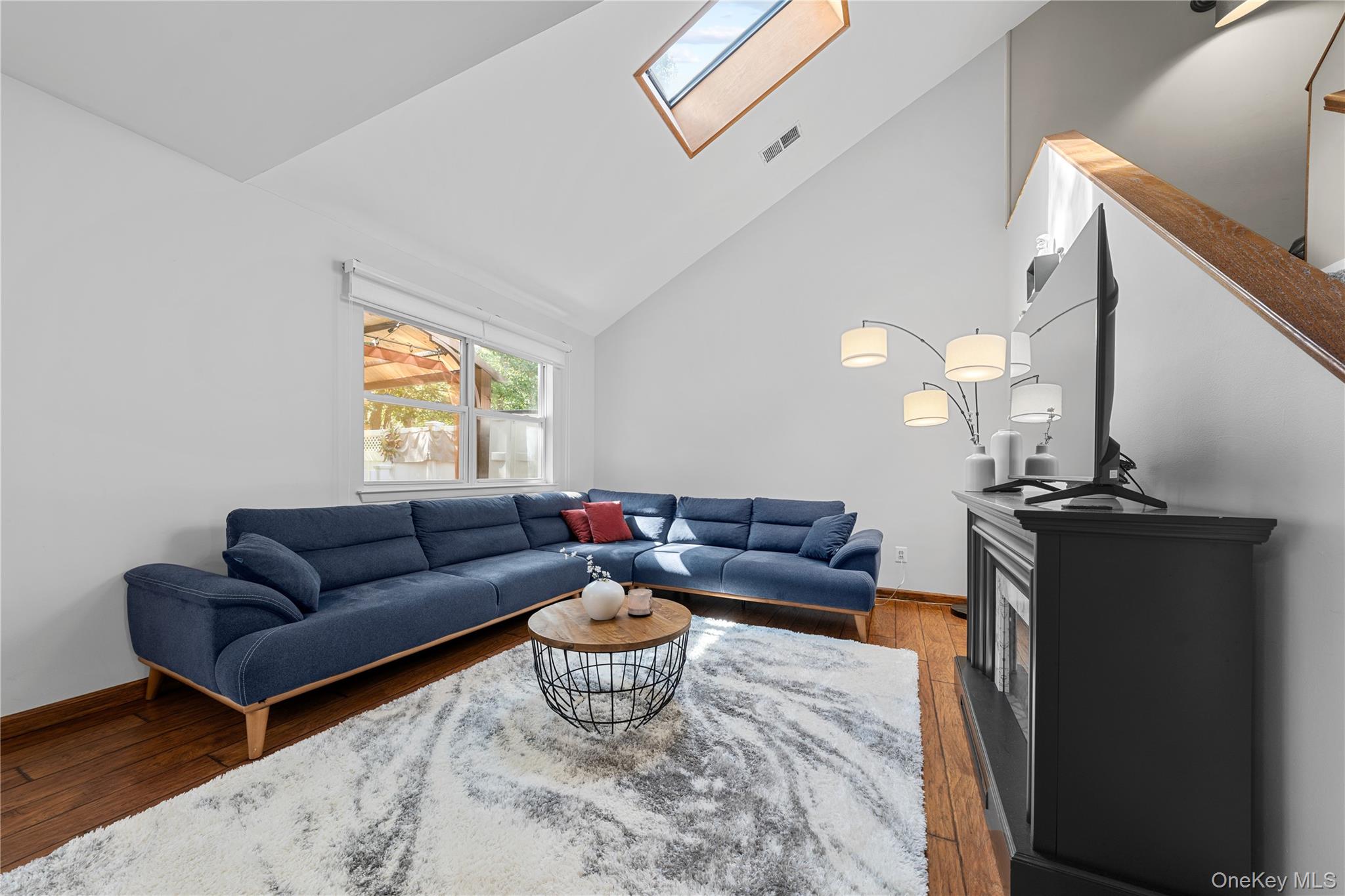 18 Lindsey Court, Holtsville, NY 11742