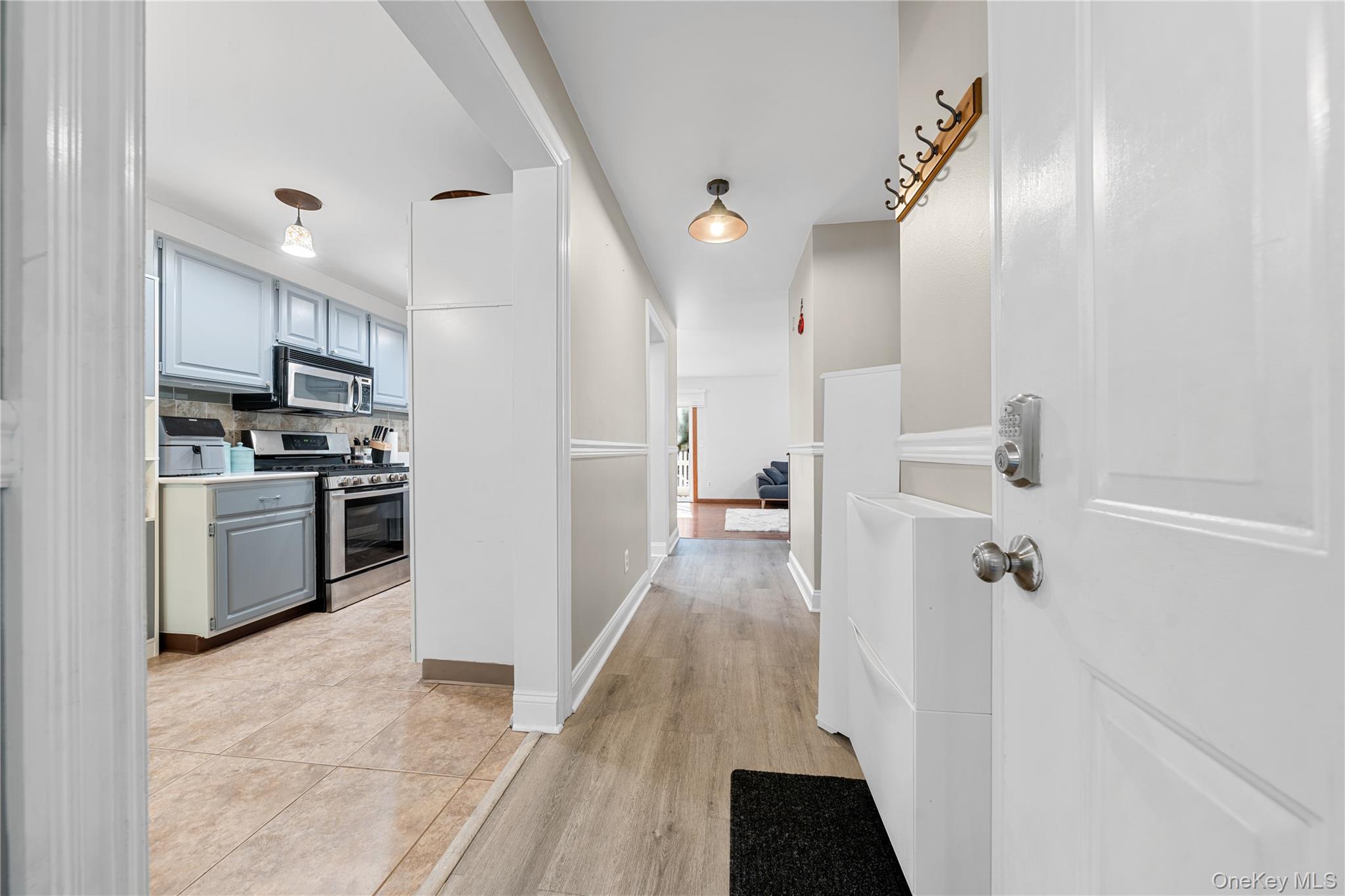 18 Lindsey Court, Holtsville, NY 11742