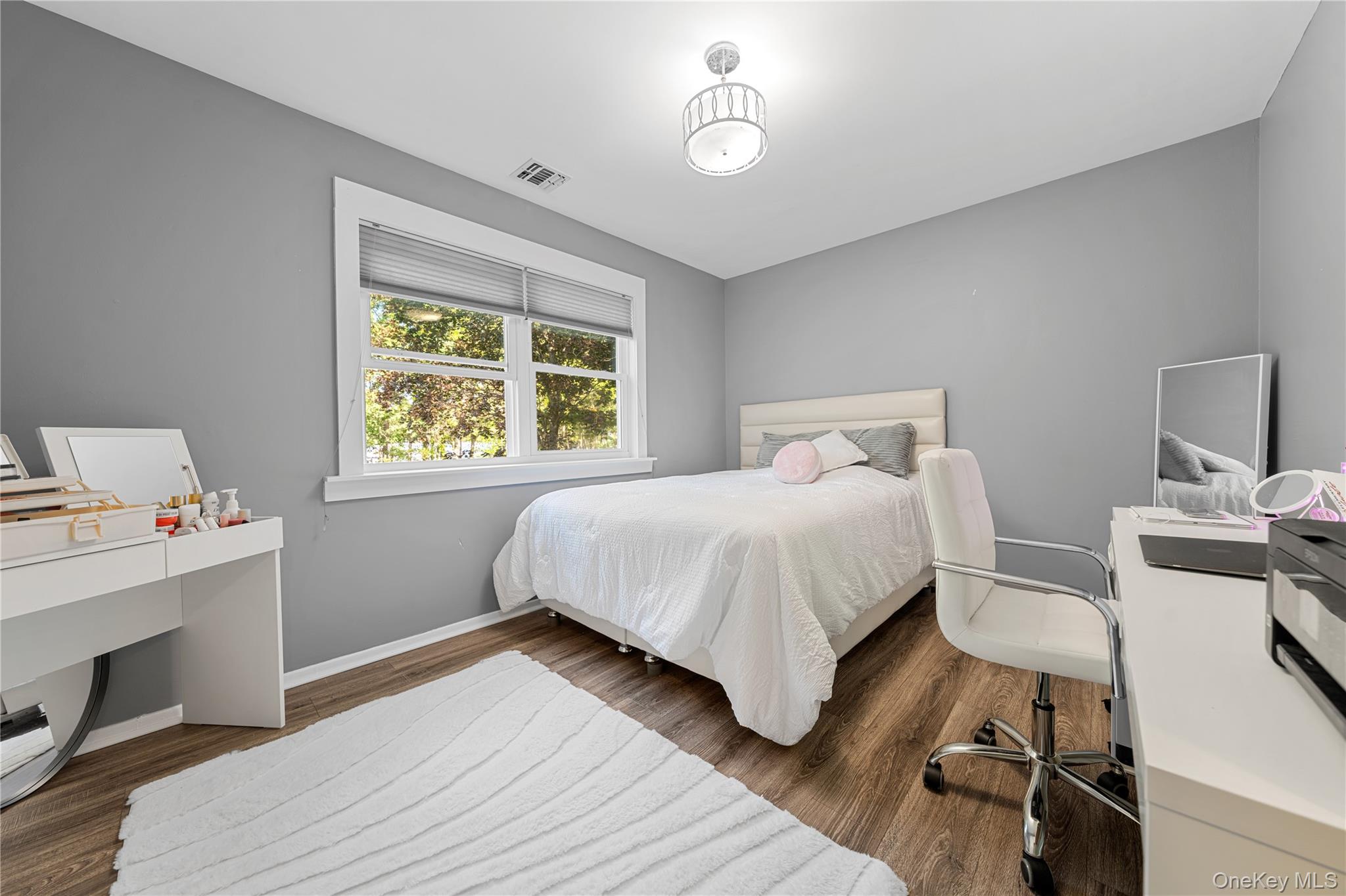 18 Lindsey Court, Holtsville, NY 11742