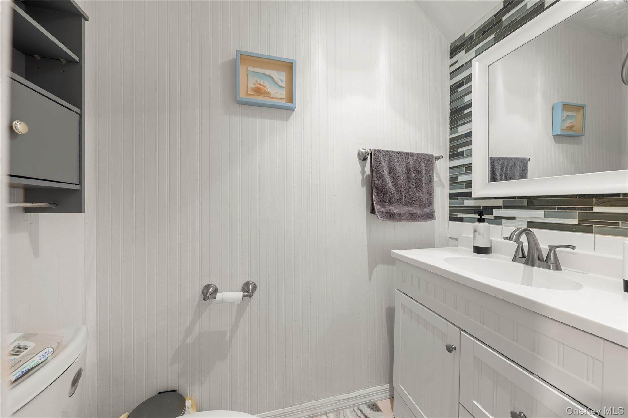 18 Lindsey Court, Holtsville, NY 11742