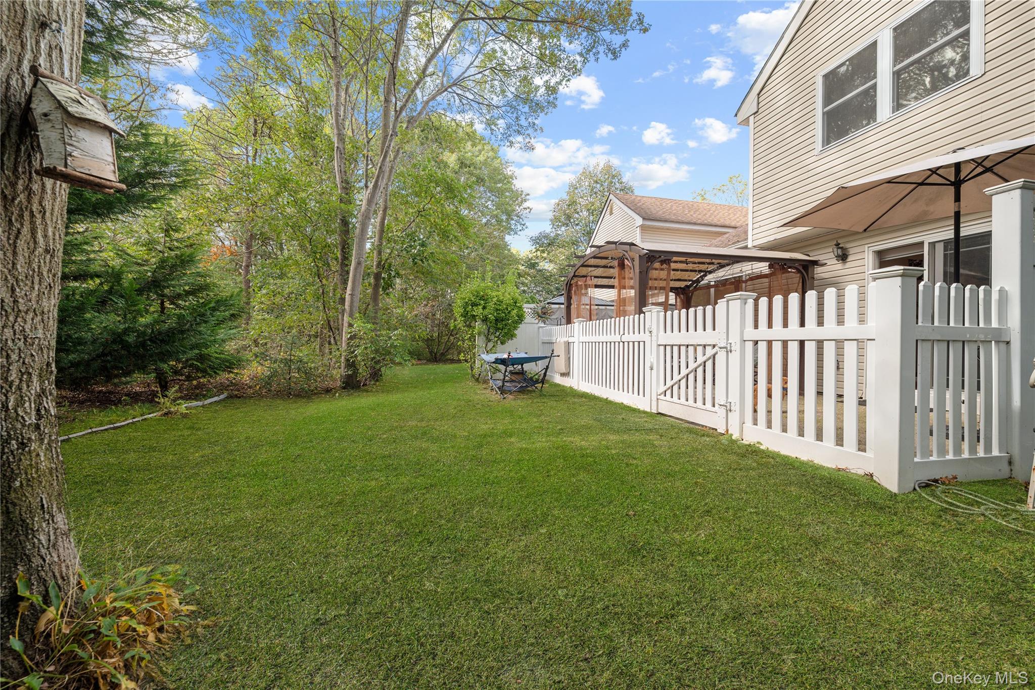 18 Lindsey Court, Holtsville, NY 11742