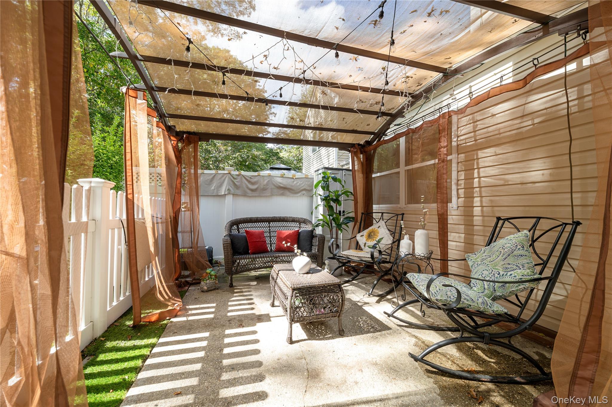 18 Lindsey Court, Holtsville, NY 11742