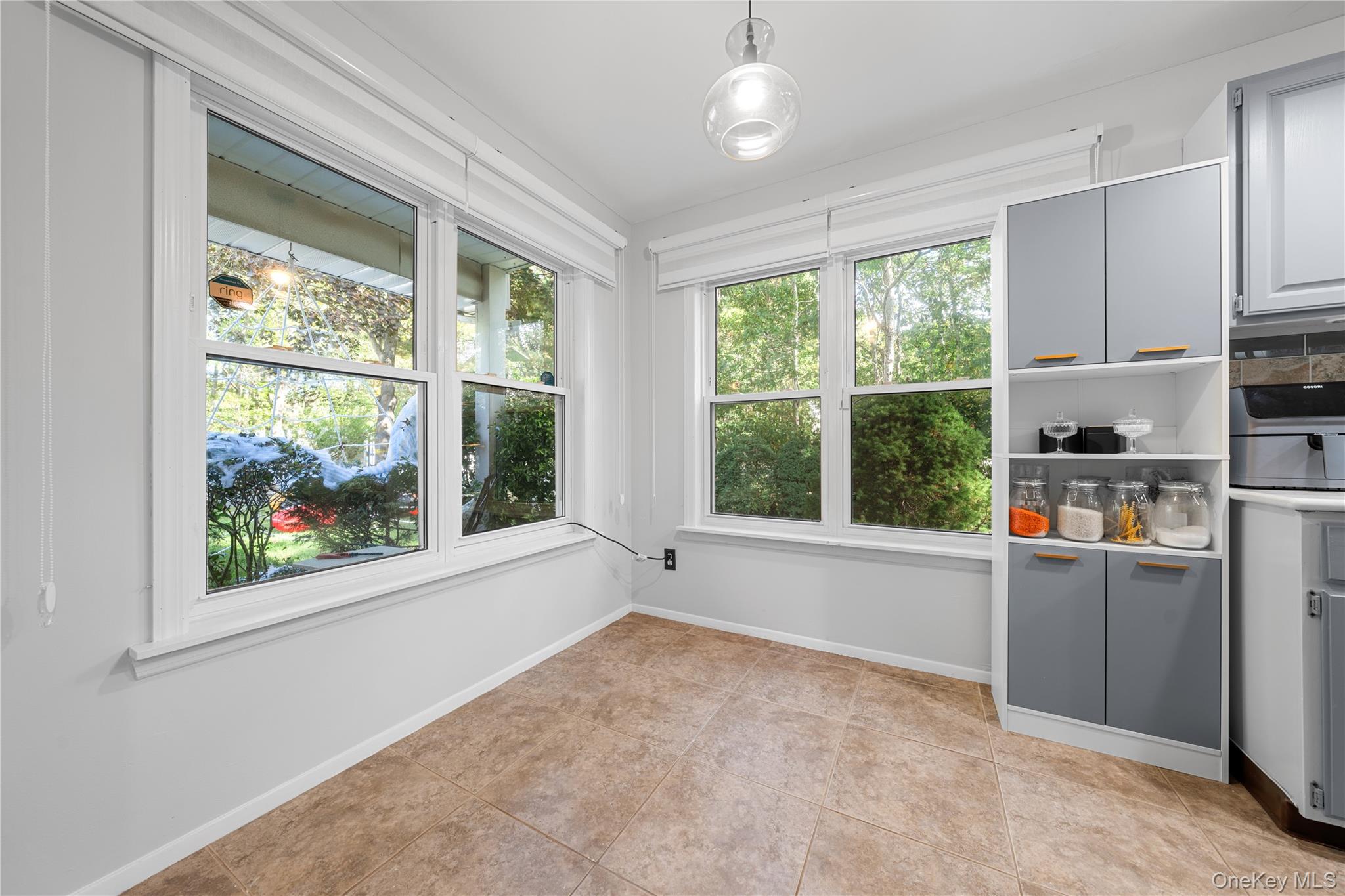 18 Lindsey Court, Holtsville, NY 11742