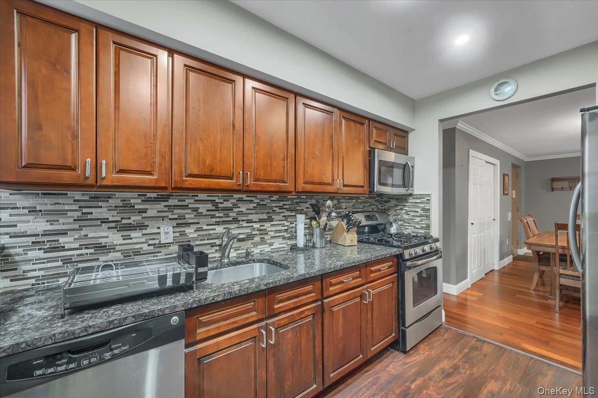 190 W 239th Street, Bronx, NY 10463