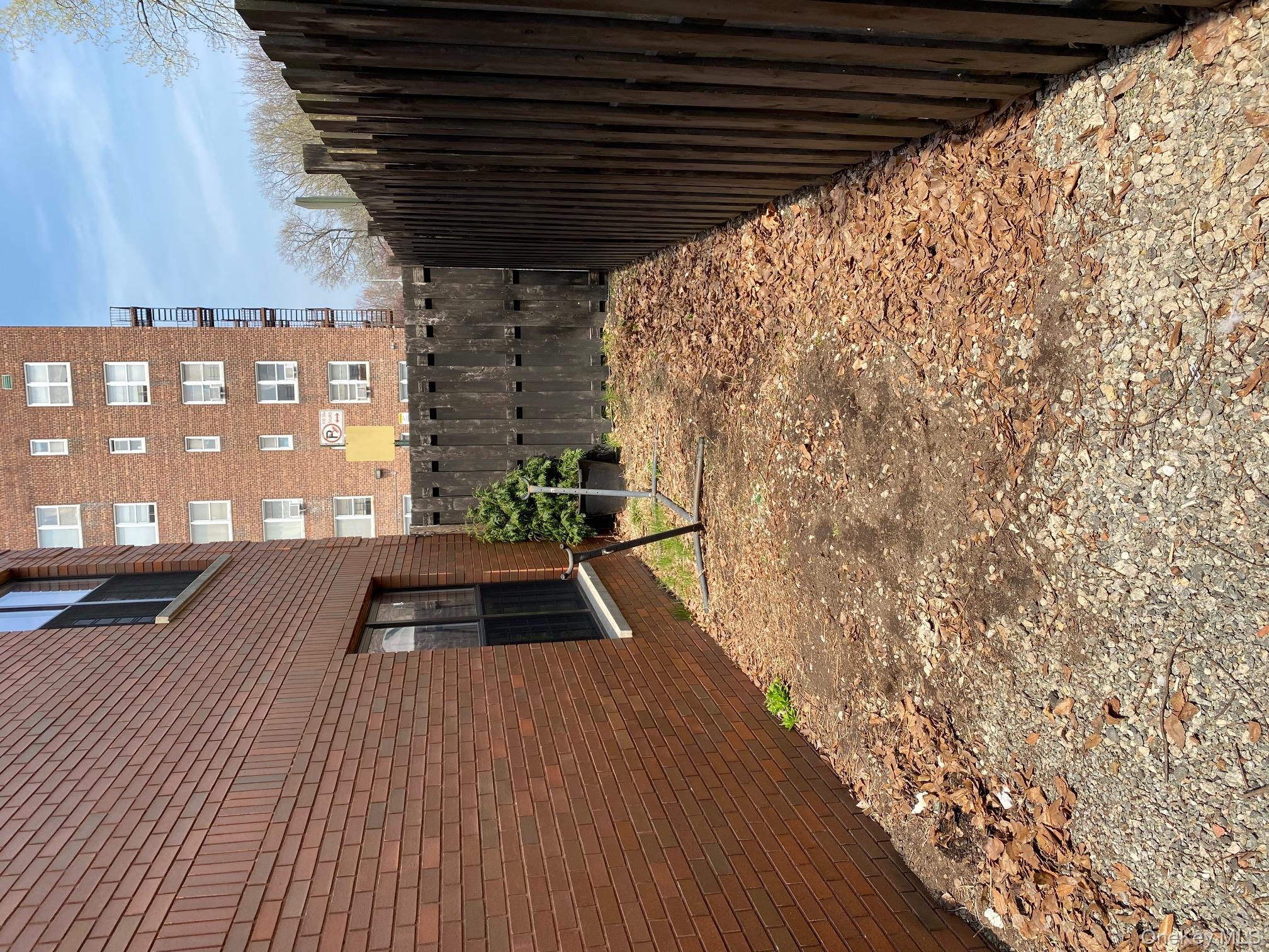 190 W 239th Street, Bronx, NY 10463