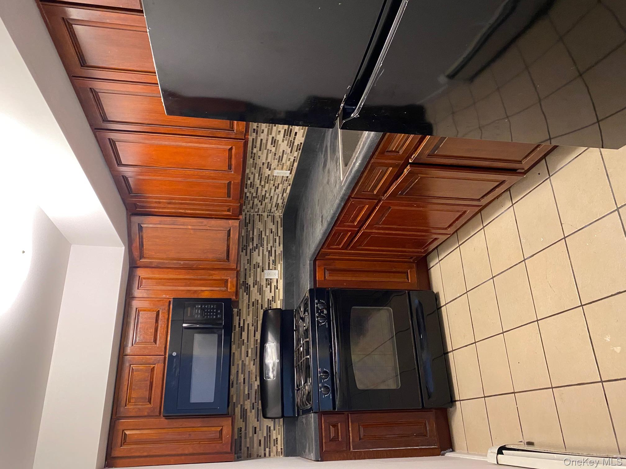 190 W 239th Street, Bronx, NY 10463