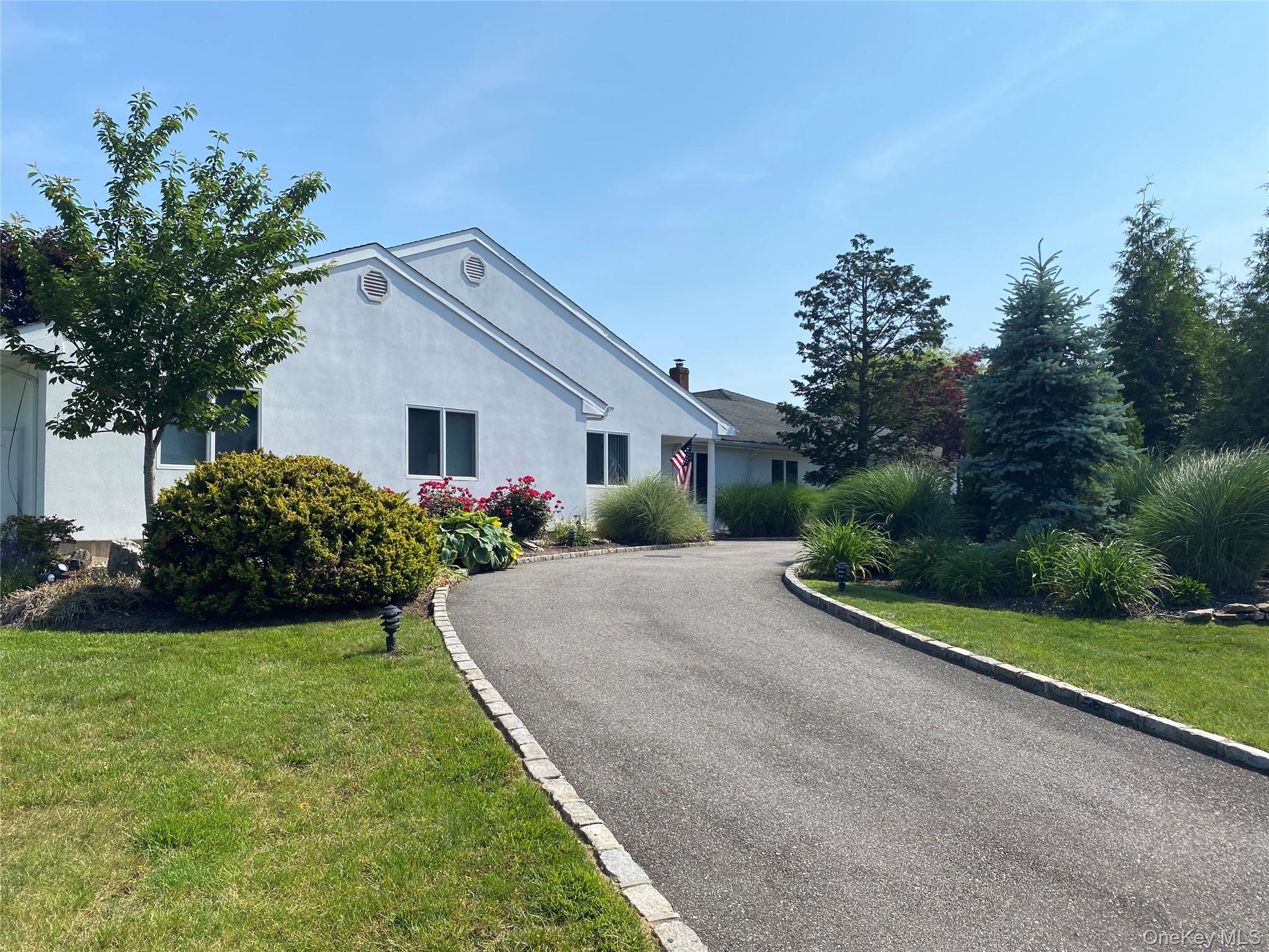 6 Twilight Court, Melville, NY 11747