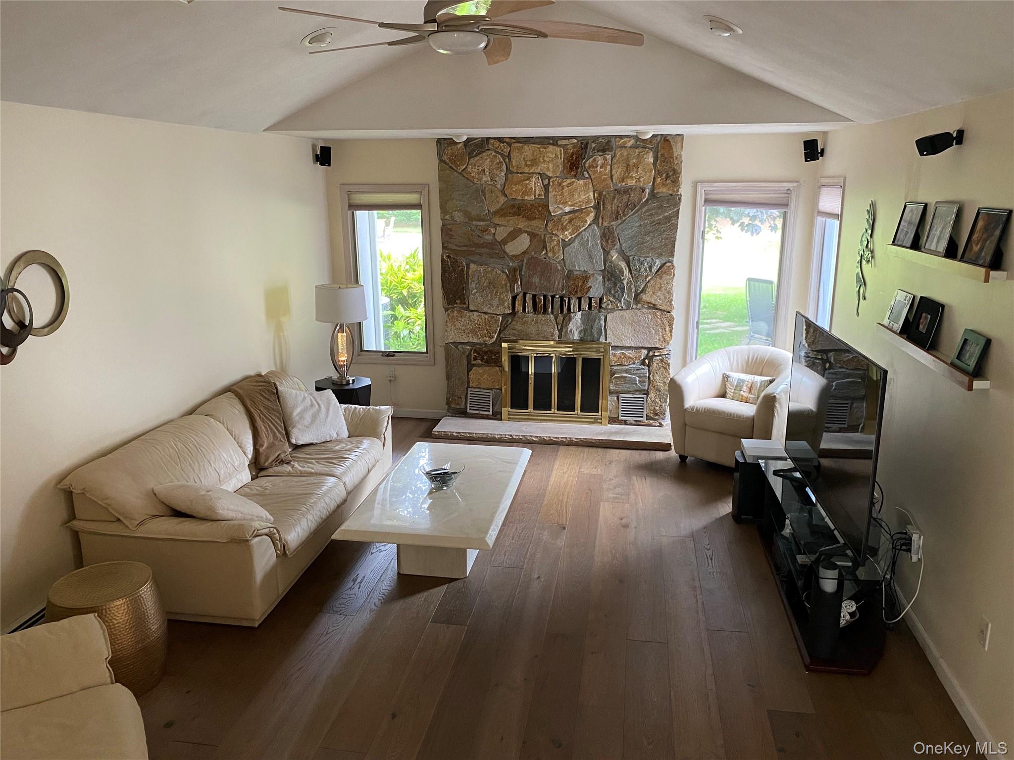 6 Twilight Court, Melville, NY 11747