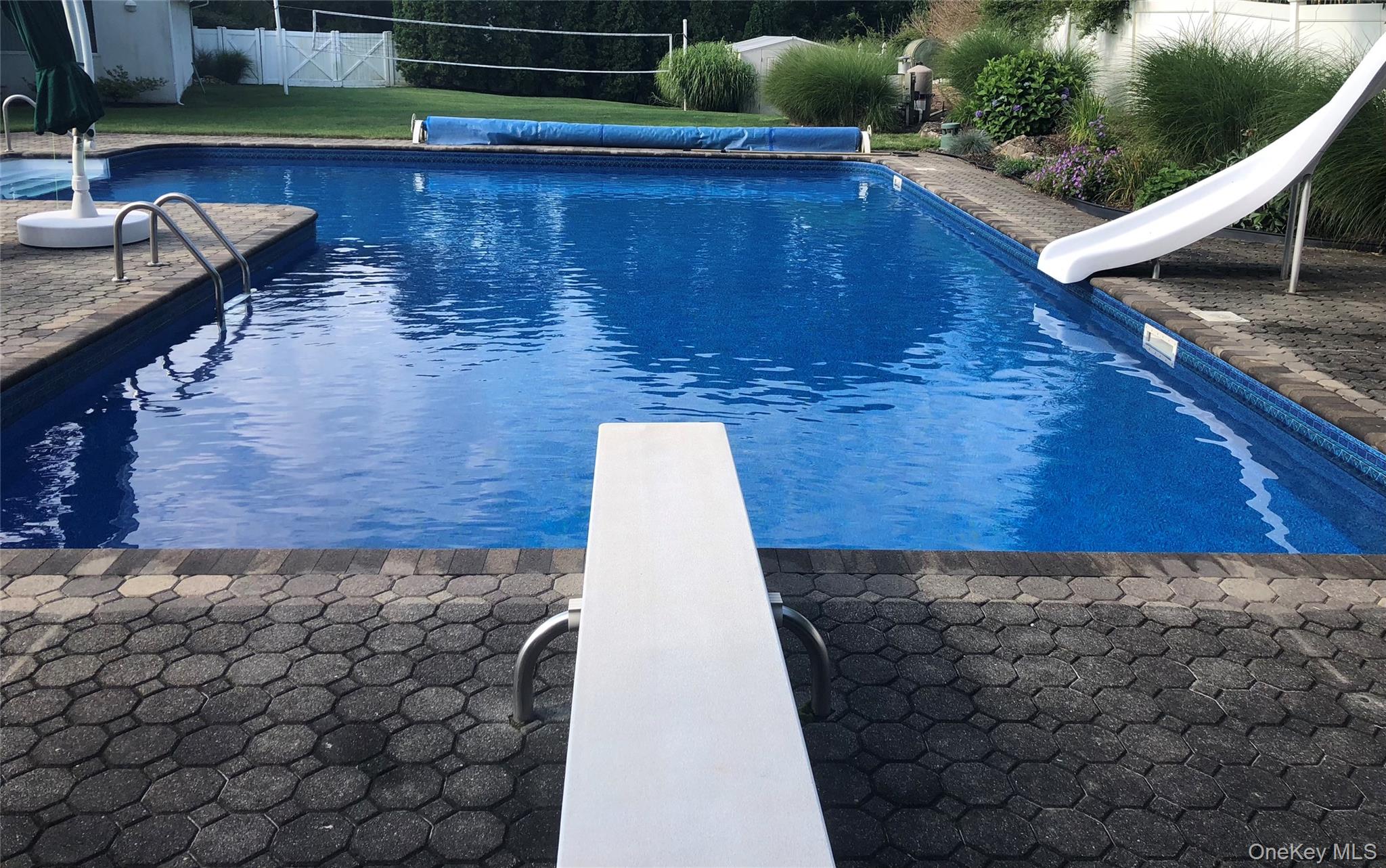 6 Twilight Court, Melville, NY 11747