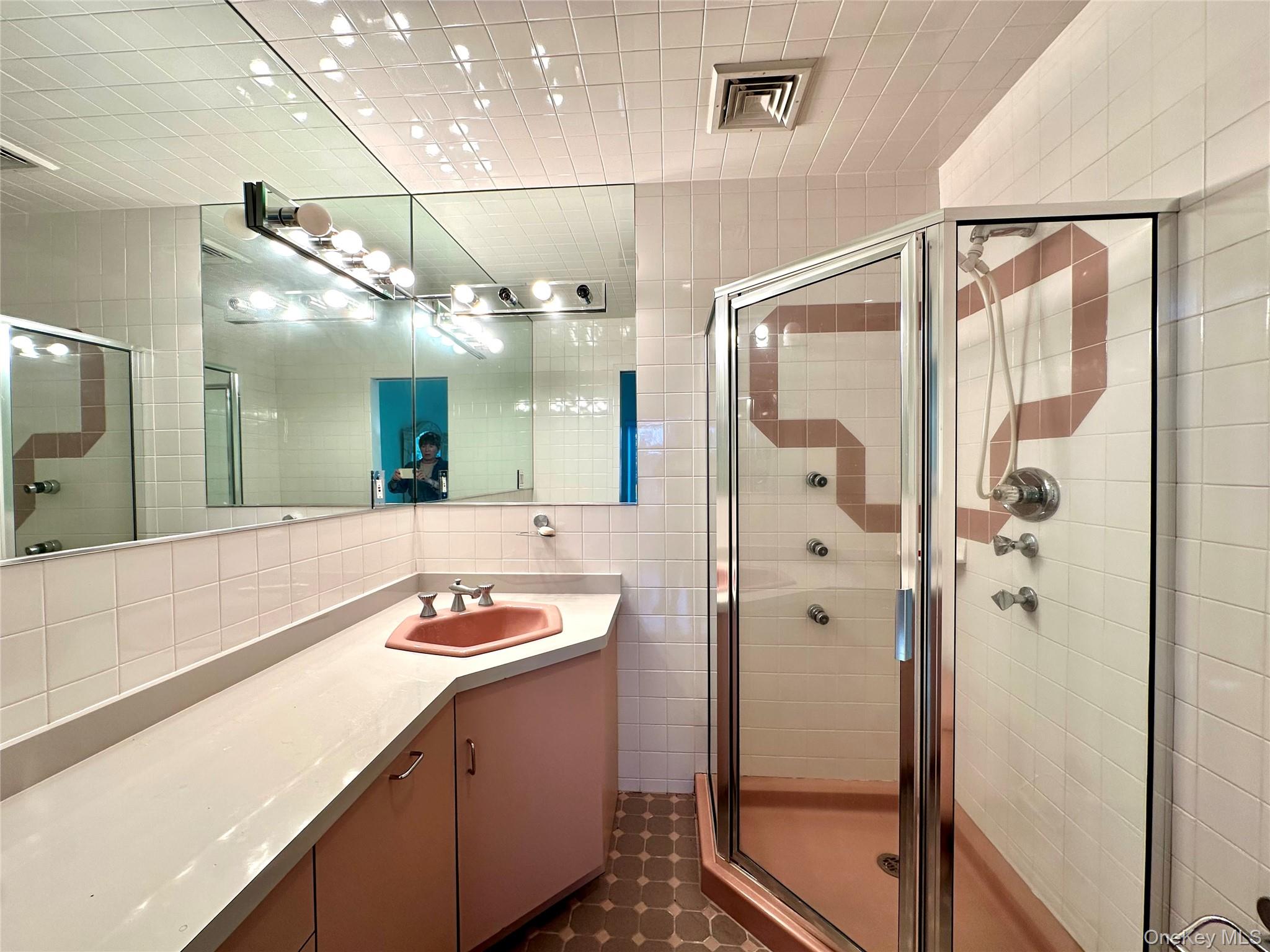 1027 Windermere Road, Franklin Square, NY 11010